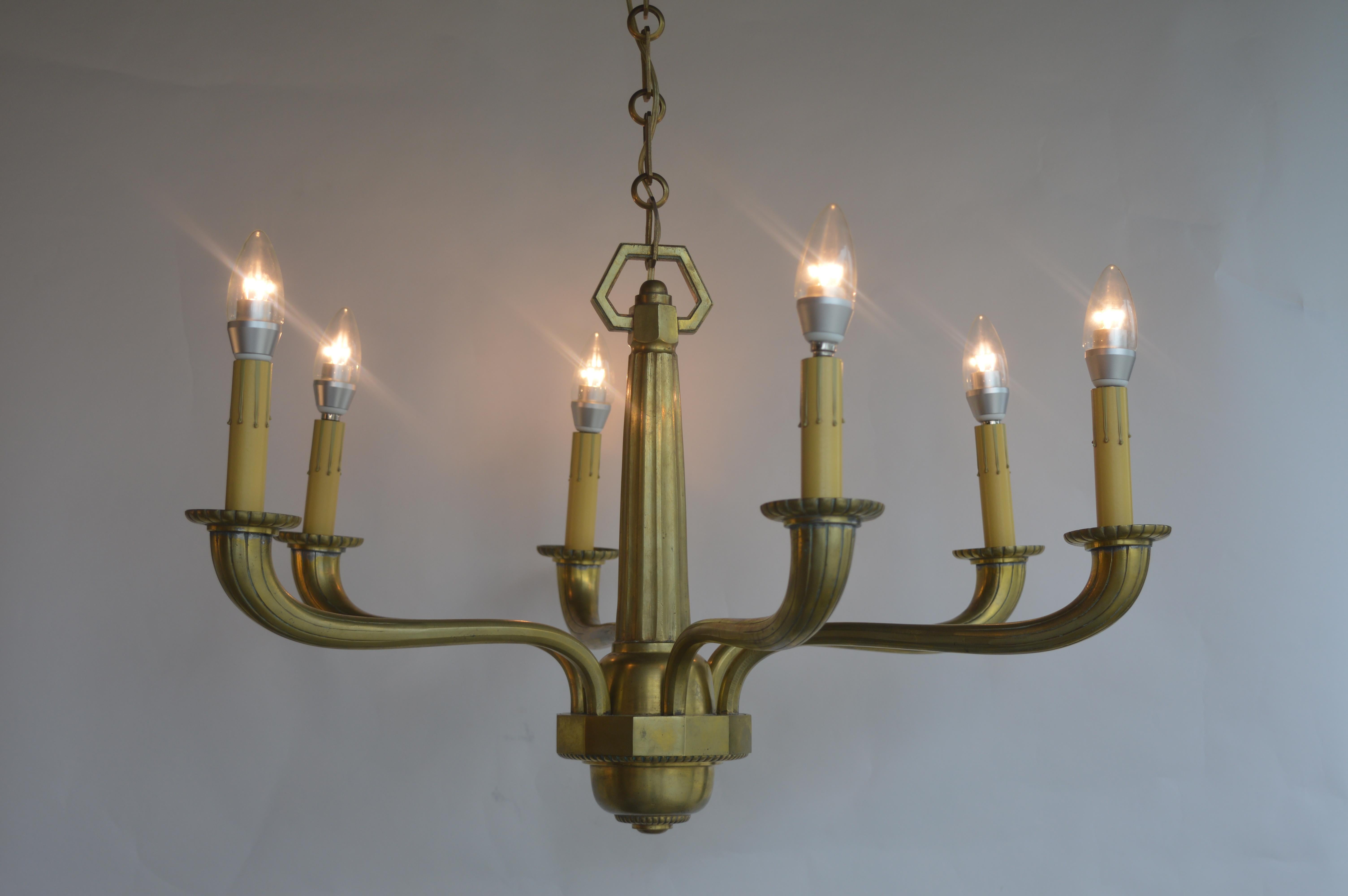 Lustre Art Déco en bronze.