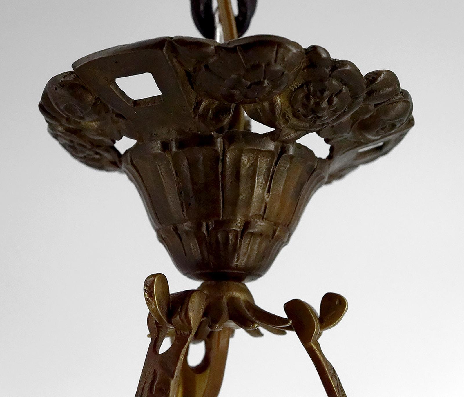 Art-Déco-Kronleuchter aus Bronze mit Glasschale mit Schmetterlingsmotiv, von Degué, 1930 im Angebot 5