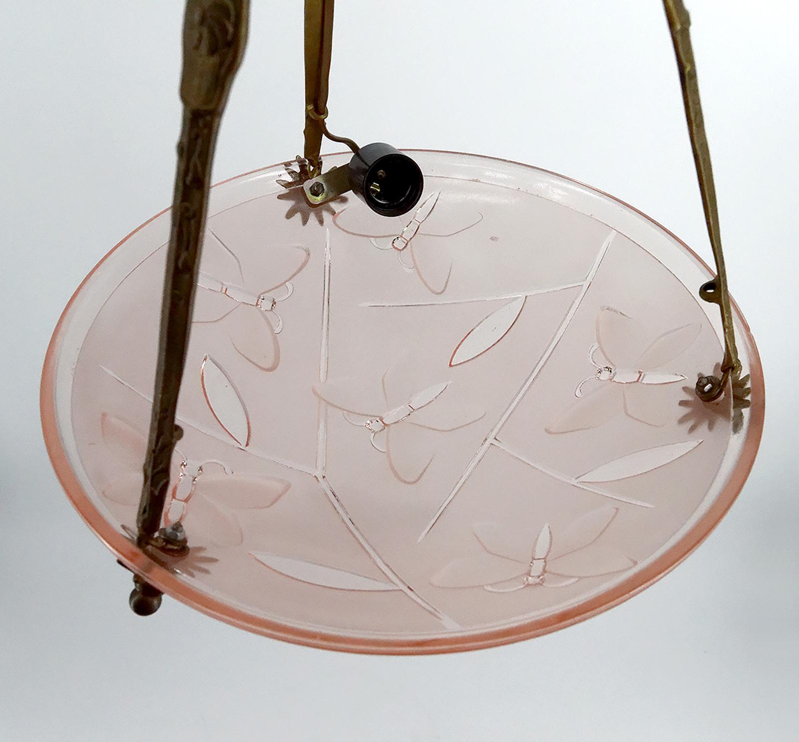 Art-Déco-Kronleuchter aus Bronze mit Glasschale mit Schmetterlingsmotiv, von Degué, 1930 im Angebot 2
