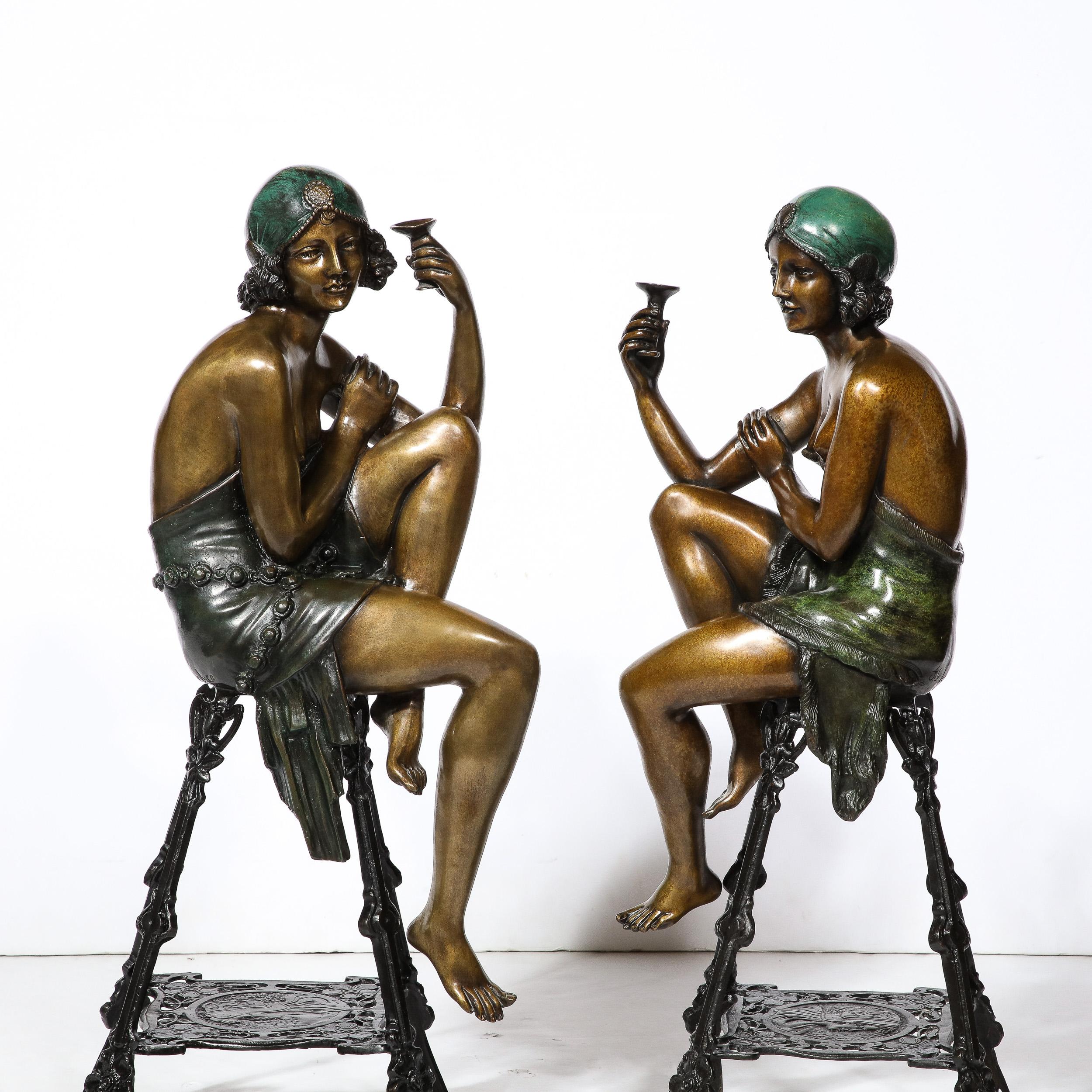 italien Sculptures Art déco de Flappers assis de Ferdinando De Luca en vente