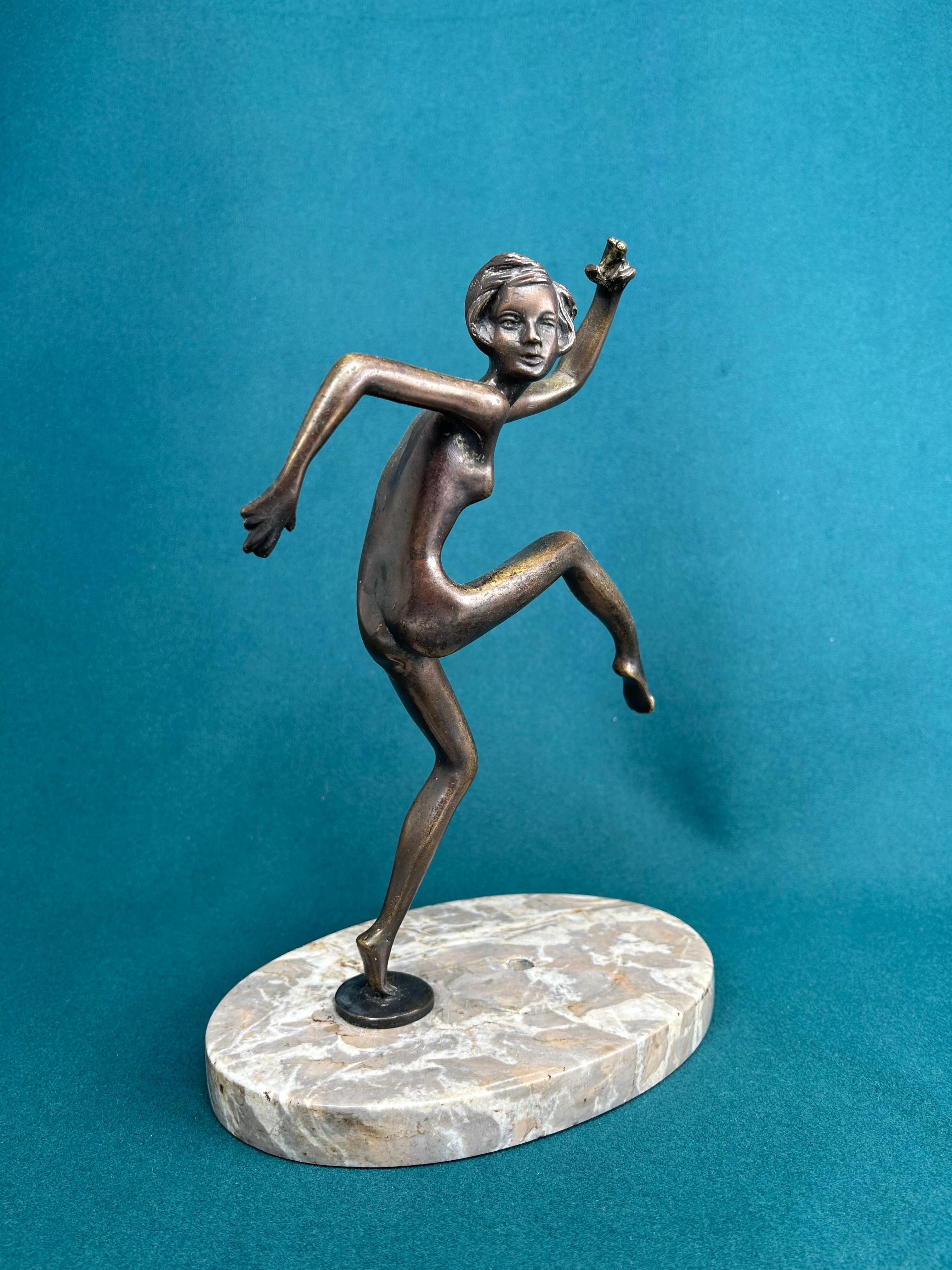 Art deco bronze dancing girl In Good Condition For Sale In Banská Štiavnica, SK