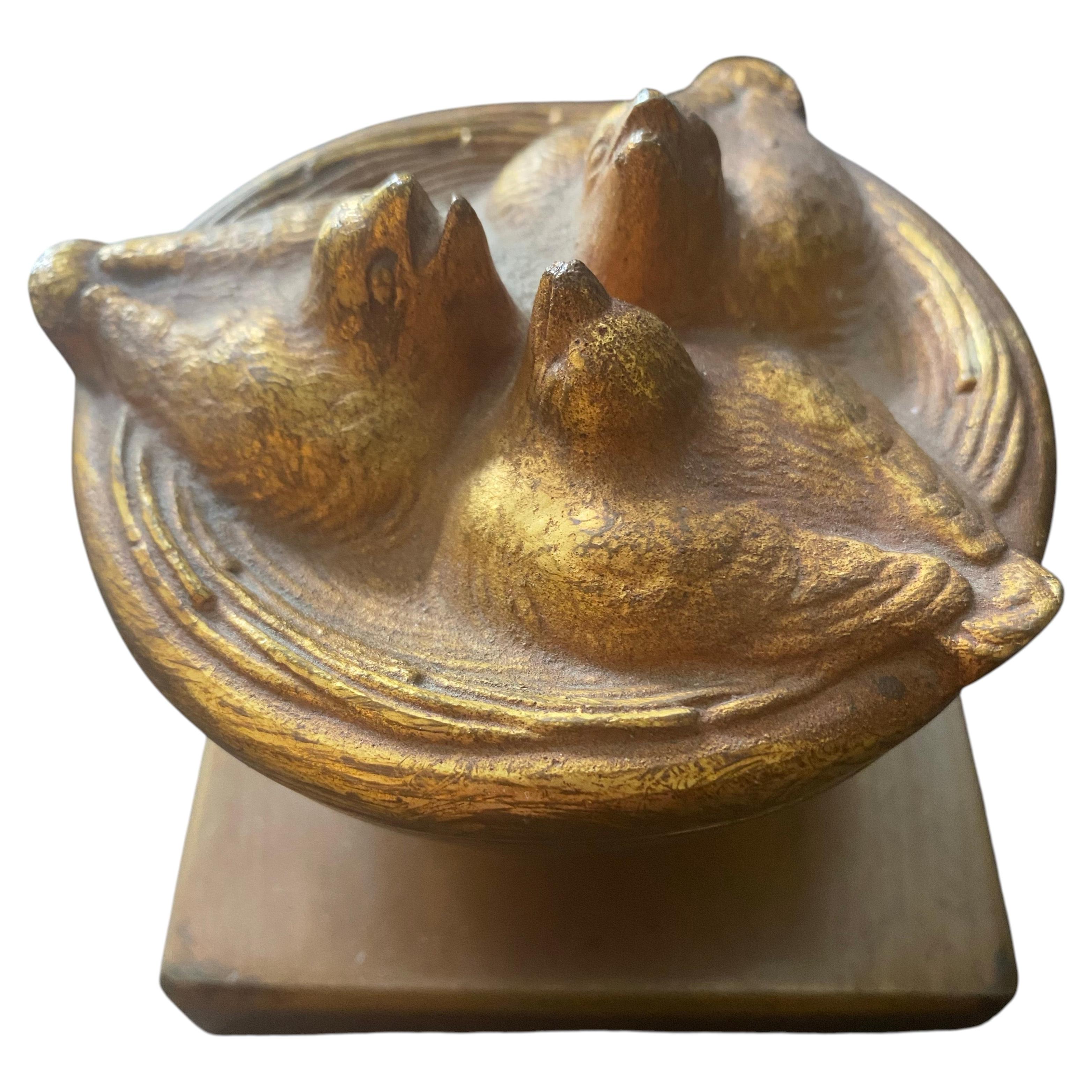 Boîte décorative Art Decoro en bronze avec nid d'oiseau en vente