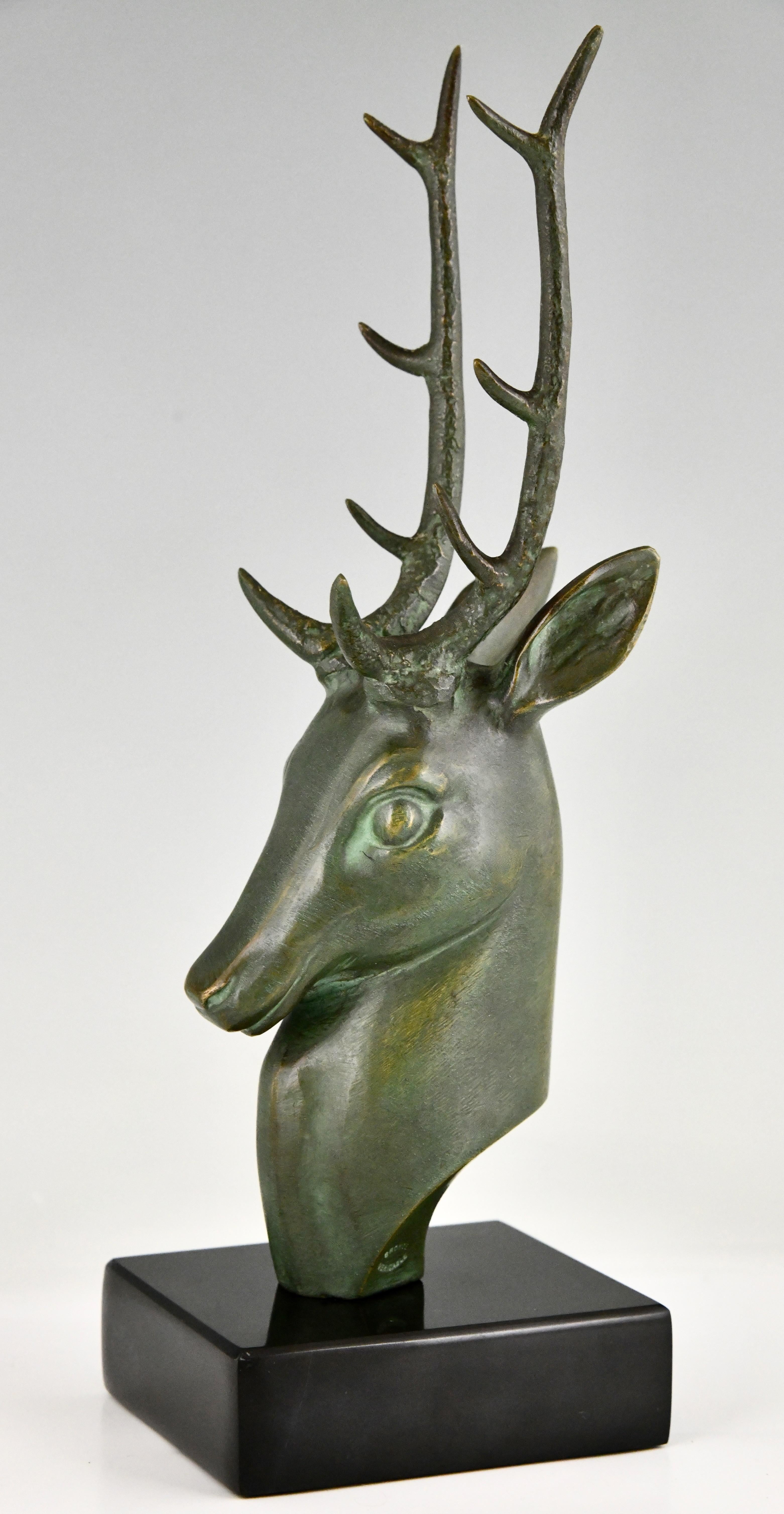 Mid-20th Century Art Deco bronze deer bookends by Georges Raoul Garreau, 1930.  For Sale
