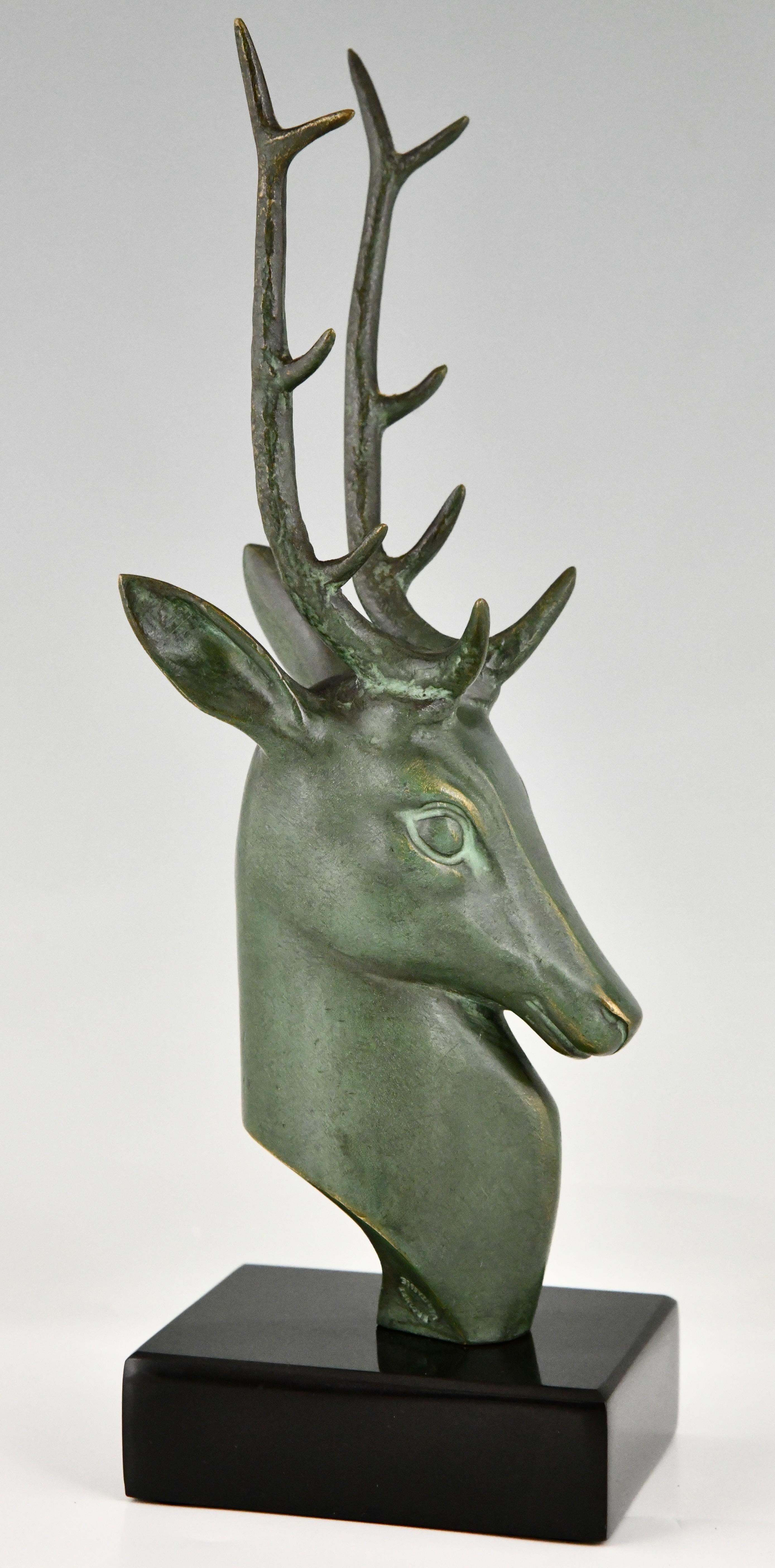 Bronze Art Deco bronze deer bookends by Georges Raoul Garreau, 1930.  For Sale