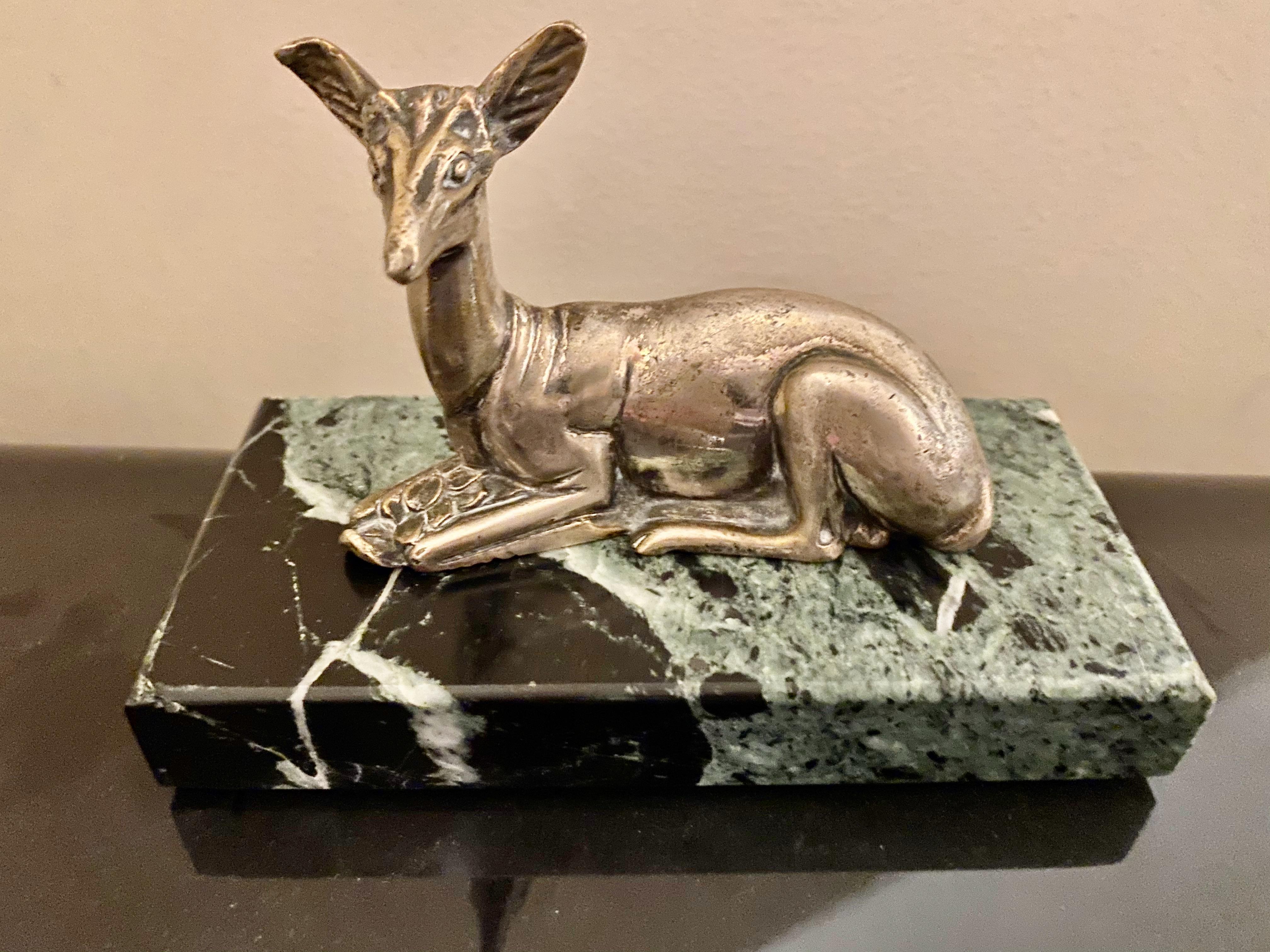 Art déco Sculpture de cerf en bronze Art Déco de Georges Lavroff, 1930