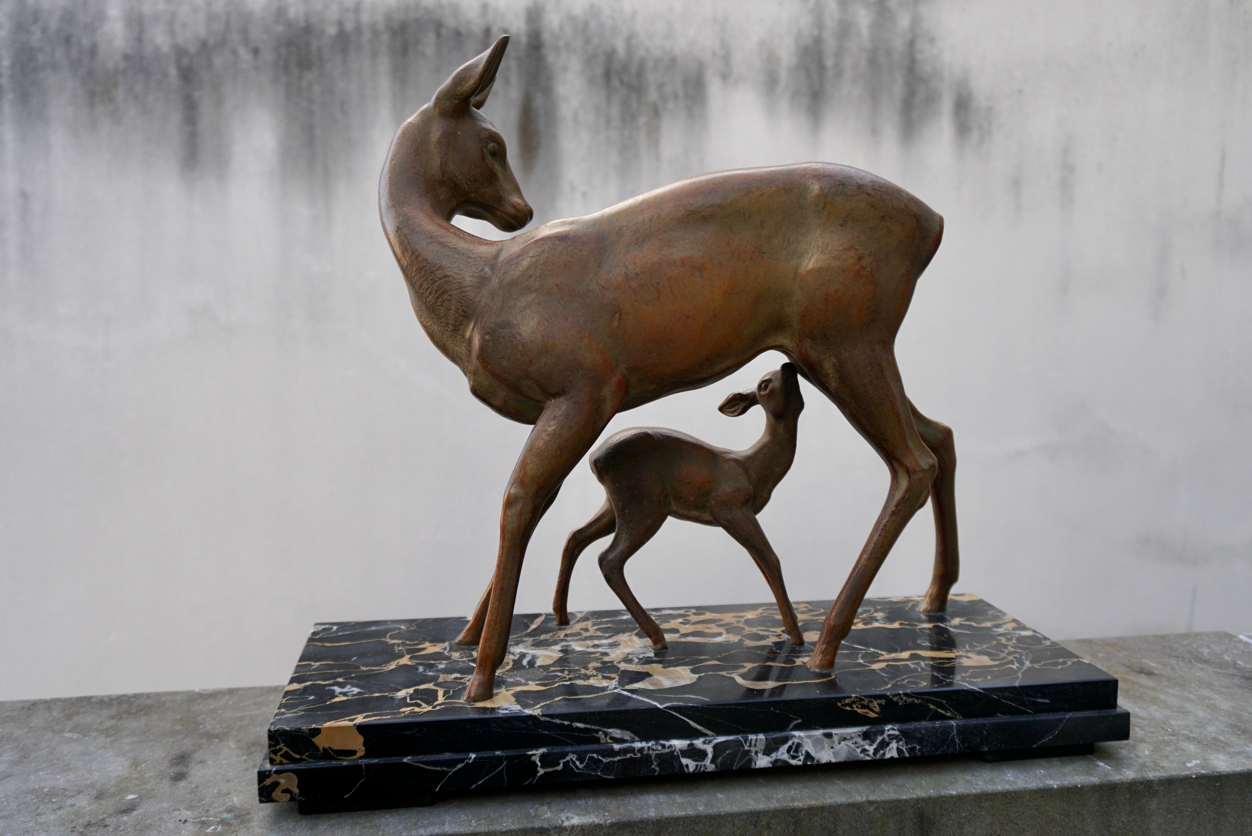 European Art deco Bronze Depicting a Doe and its Fawn on a Black Marble Base For Sale