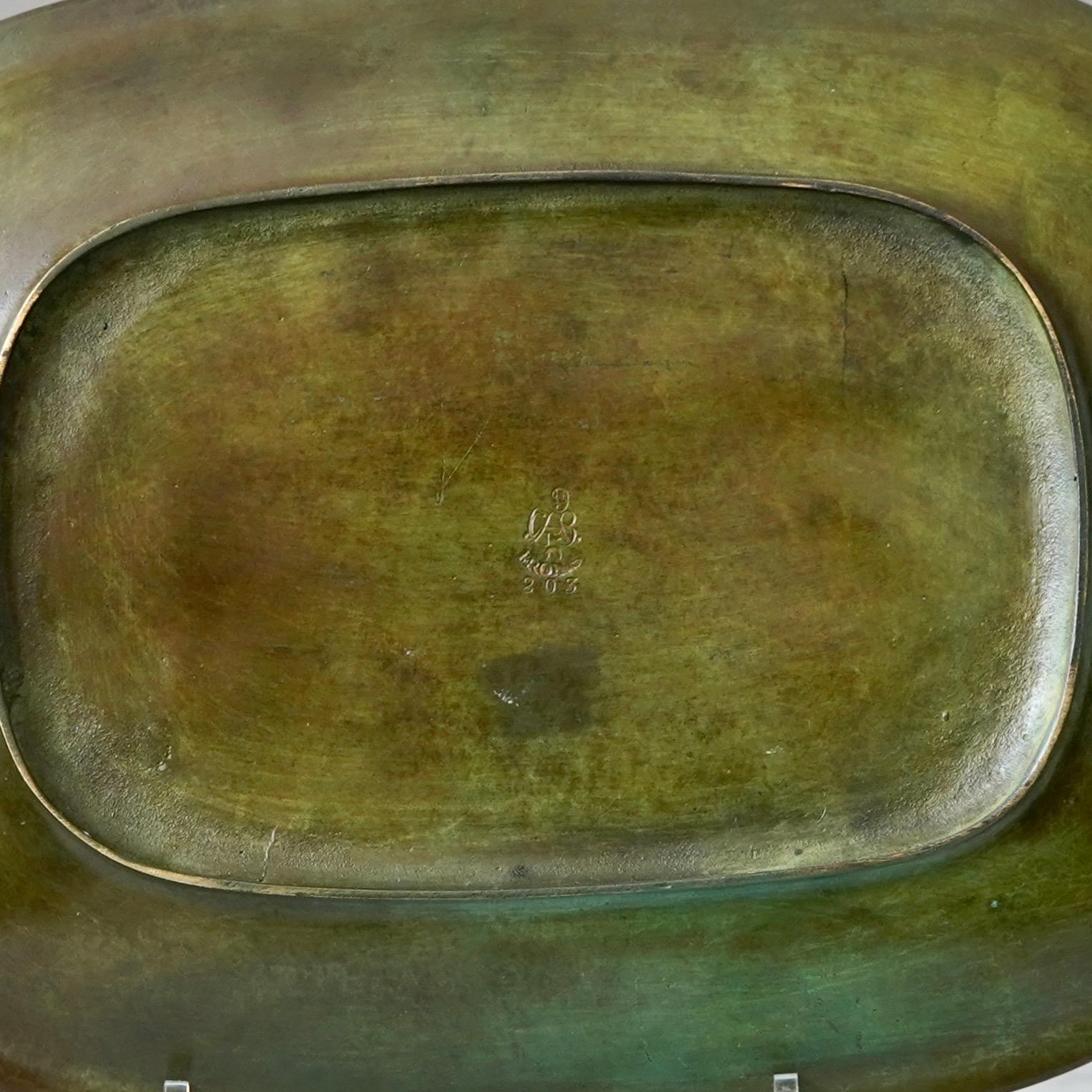 Plat en bronze Art déco par GAB Guldsmedsaktiebolaget, Suède, années 1930 Bon état - En vente à Malmö, SE