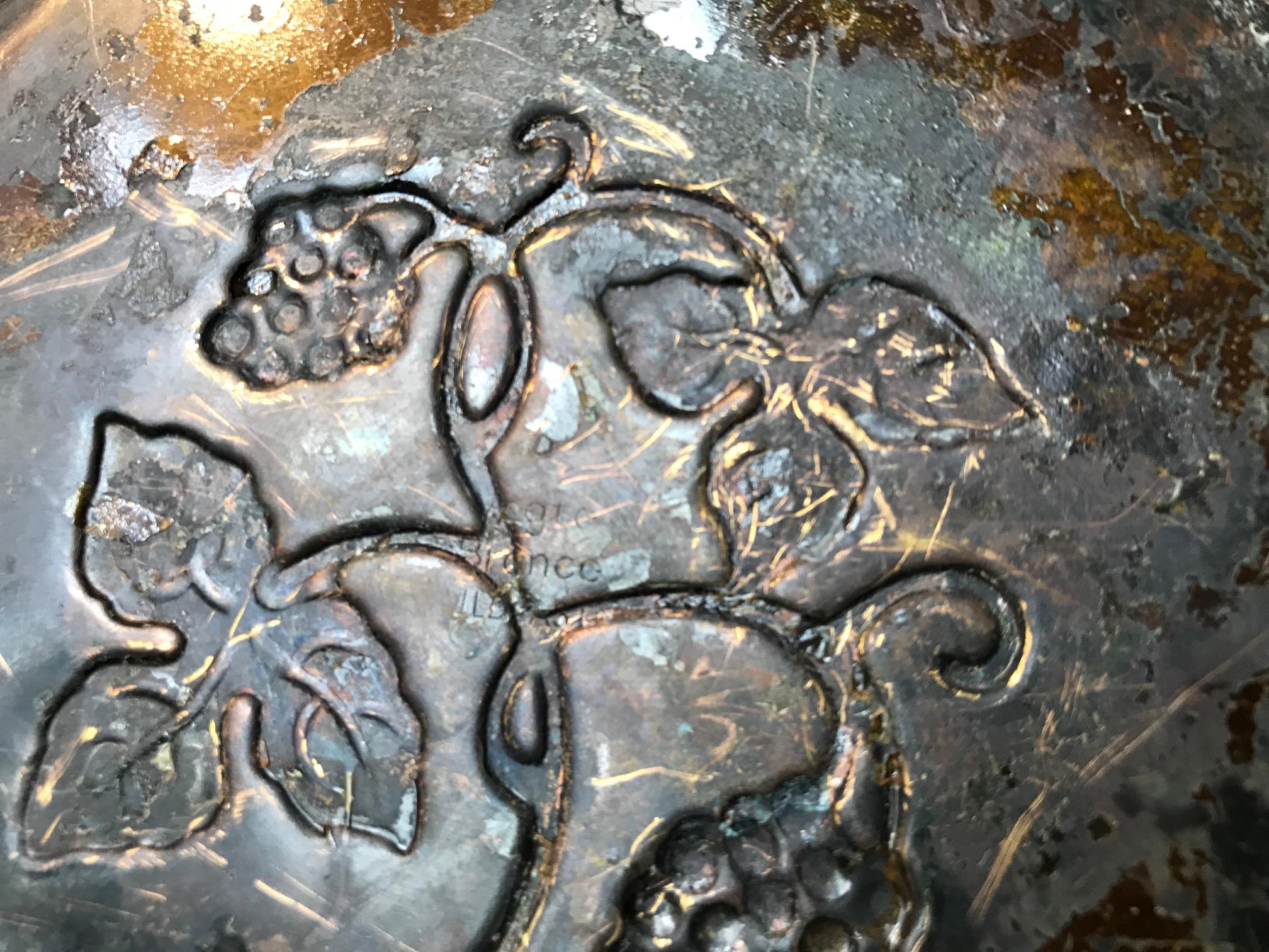 Milieu du XXe siècle Plat en bronze Art déco avec raisins par Ægte Ildfast:: années 1930 en vente