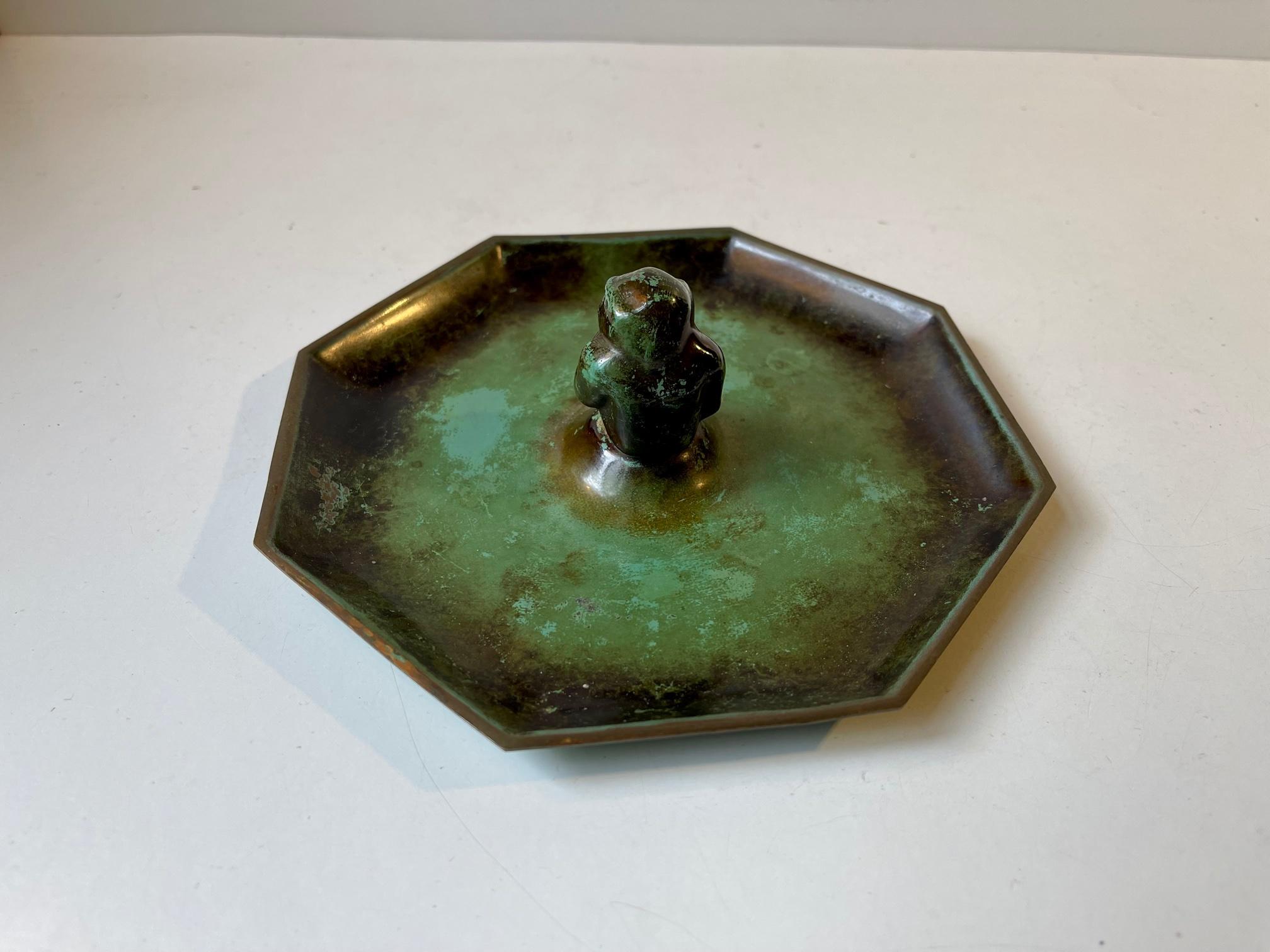 Mid-20th Century Art Deco Bronze Dish with Monkey by Holger Fridericias, 1930s