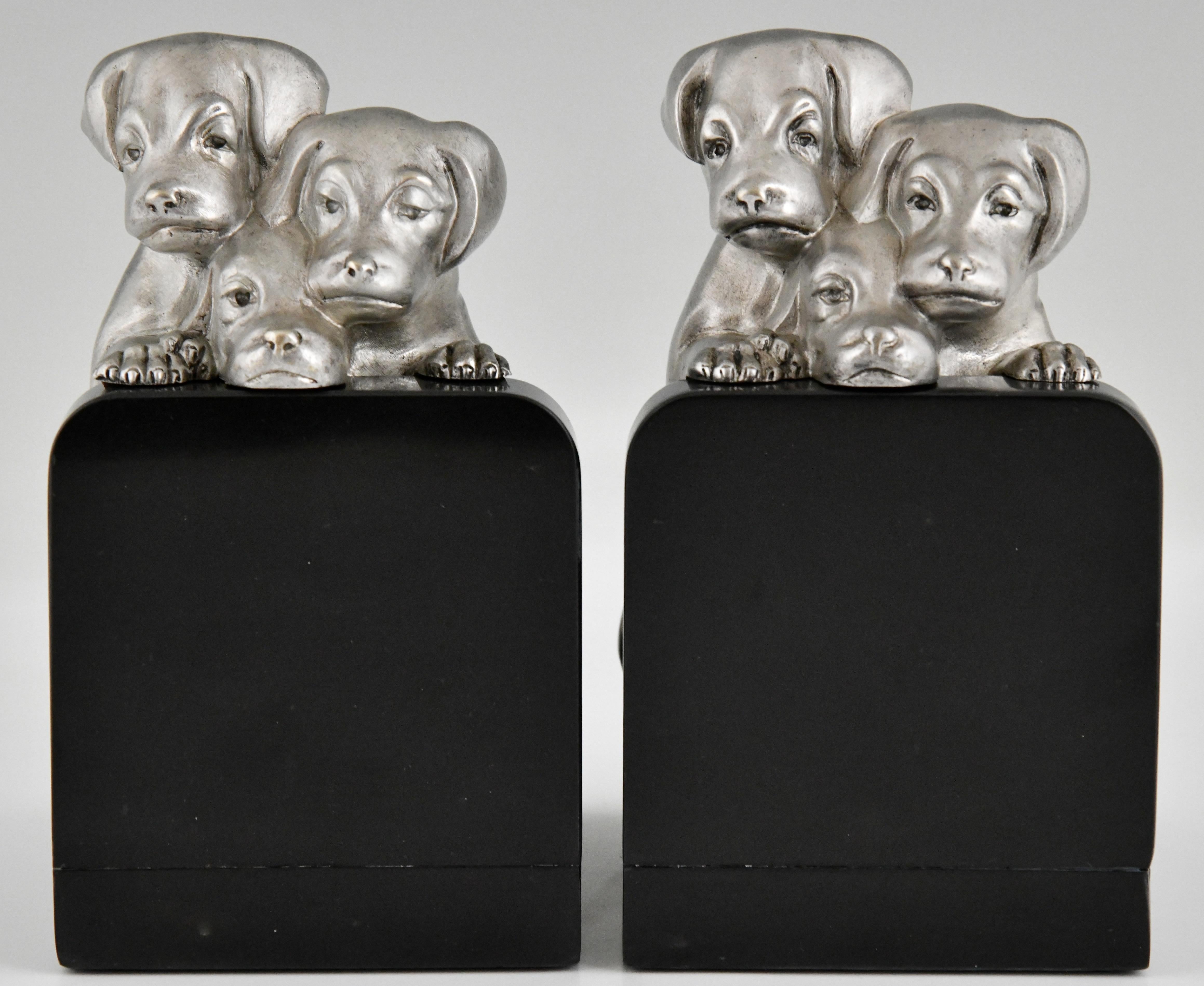 Patiné Serre-livres en bronze Art Déco pour chien par Alexandre Kelety, France, 1930 en vente