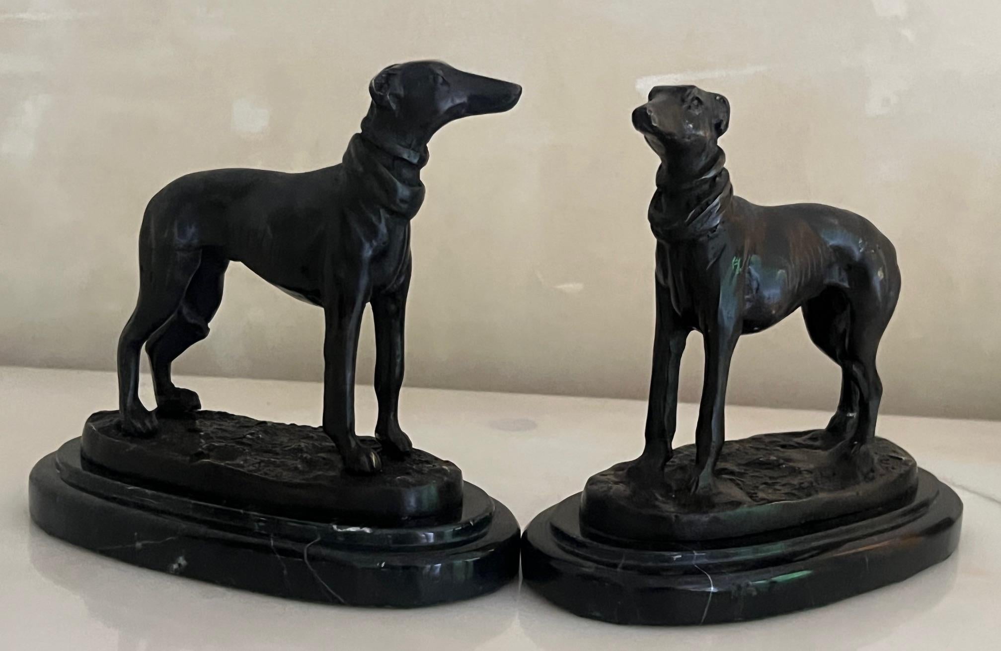 Chiens Art Déco en bronze sur socle en marbre - Lot de 2 en vente 3