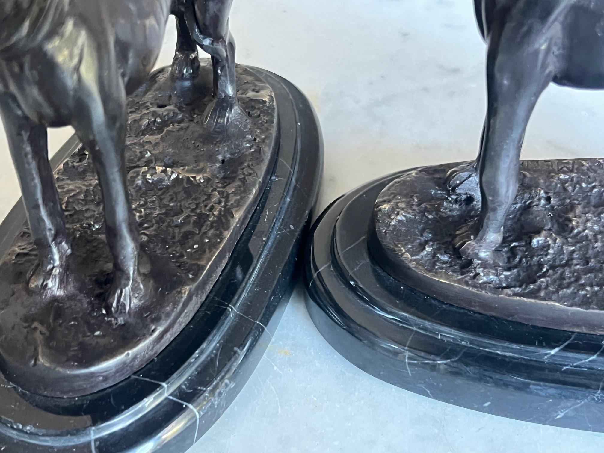 Chiens Art Déco en bronze sur socle en marbre - Lot de 2 en vente 5