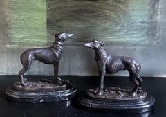 Cani in bronzo Art Deco su basi in marmo - Set di 2