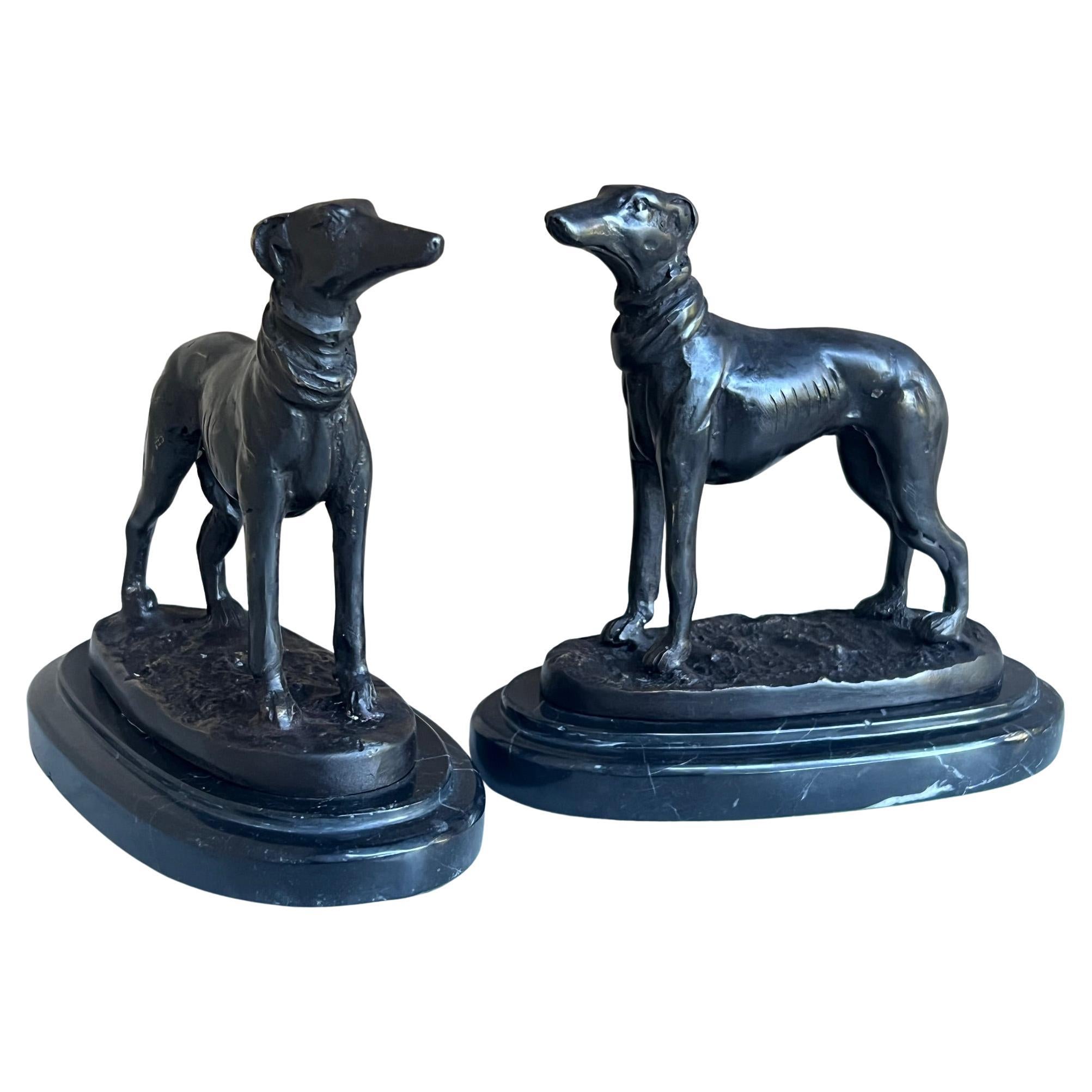 Chiens Art Déco en bronze sur socle en marbre - Lot de 2 en vente