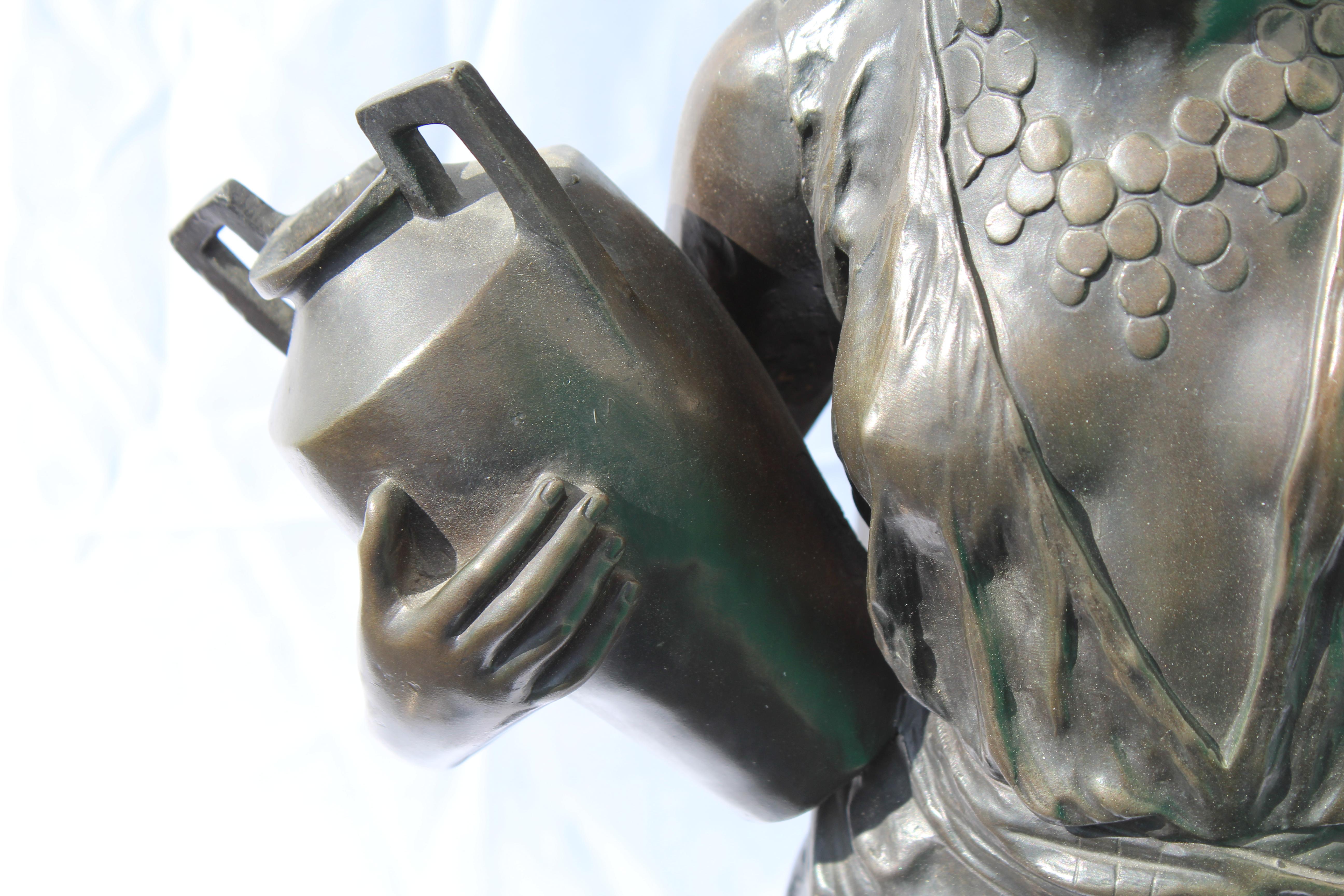 Art-déco-Bronze, ägyptisches Mädchen mit Wasserkrug, groß im Stil von F.Ghilmany (Art déco) im Angebot