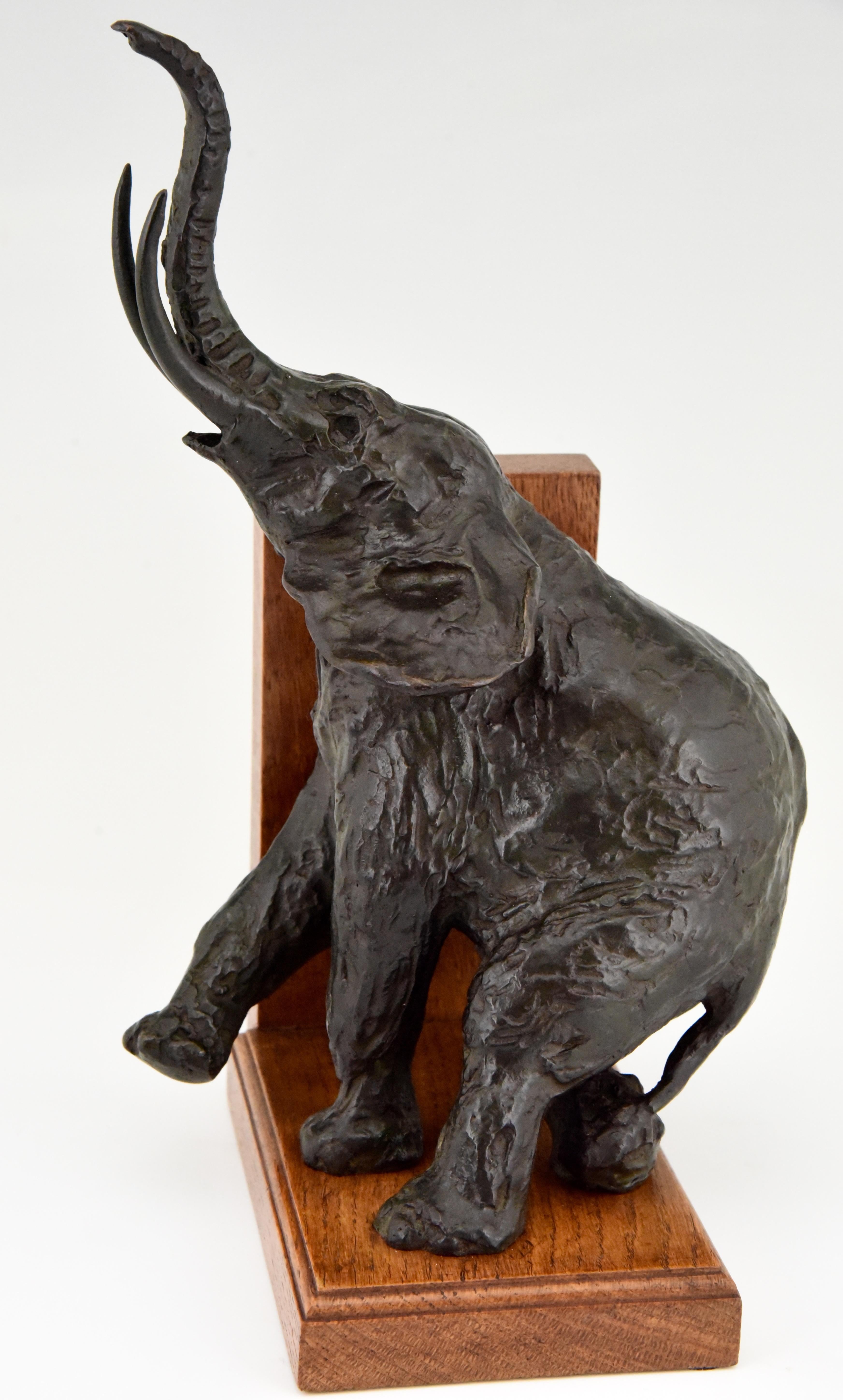 Bronze Art Deco bronze elephant bookends Ary Bitter Susse Freres Foundry, 1920