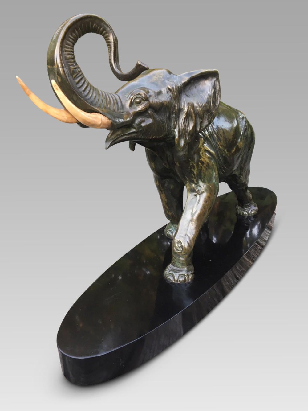 Français Éléphant en bronze Art Déco par Rochard, français, vers les années 1930 en vente