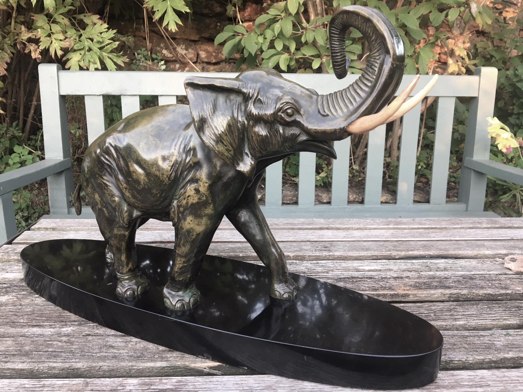 Art déco Éléphant en bronze Art Déco par Rochard, français, vers les années 1930 en vente