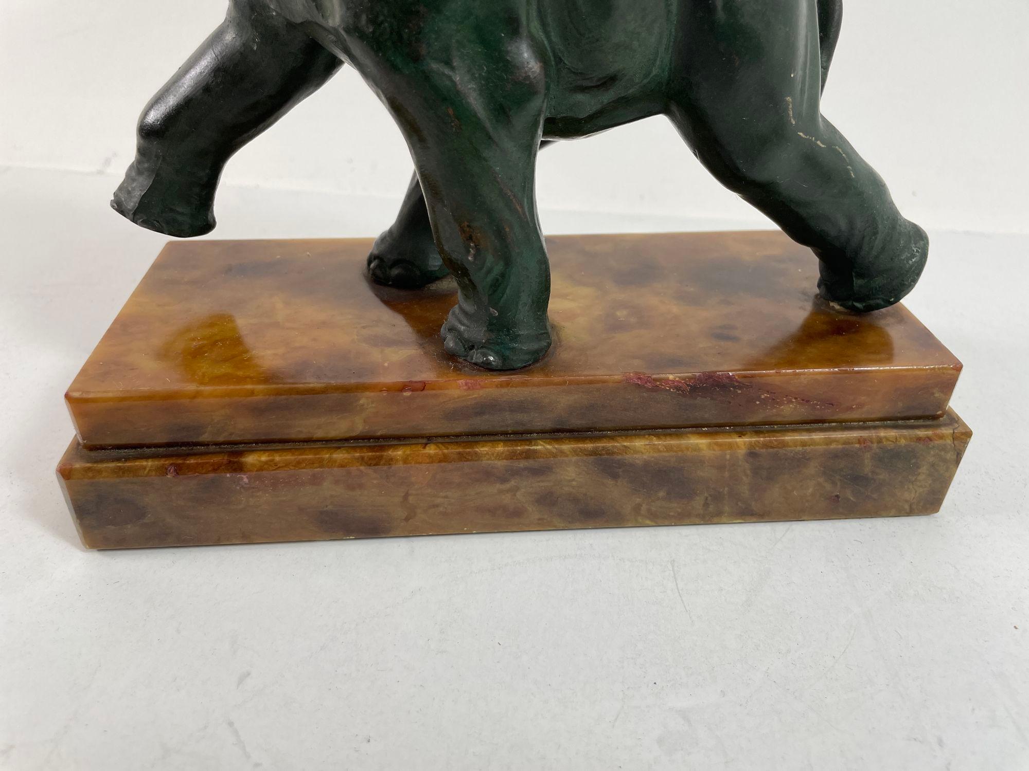 Sculpture d'éléphant en bronze Art déco avec malle surélevée fabriquée en Italie en vente 6