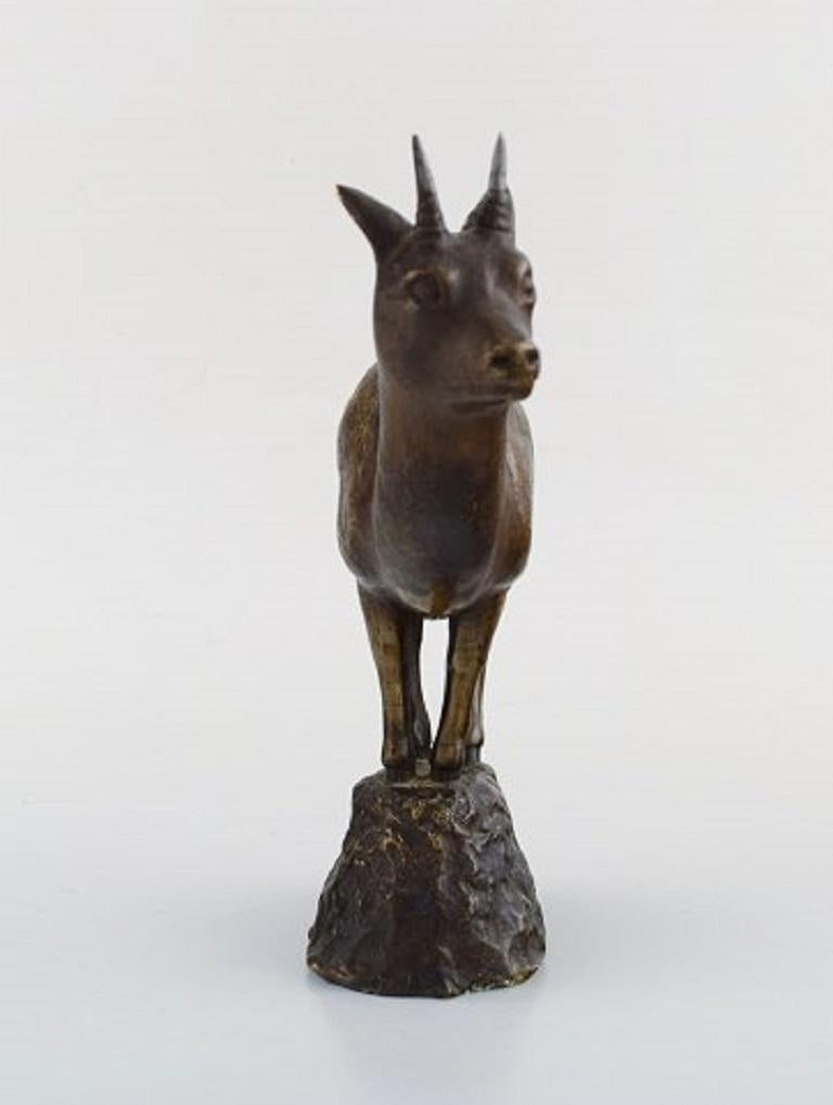 Art Deco bronze figure in the form of a mountain goat, 1930s-1940s.
Measures: 19.5 x 16.5 cm.
In very good condition.
  