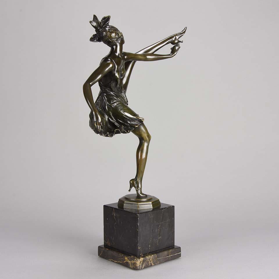 Figurilla Art Decó de bronce titulada 