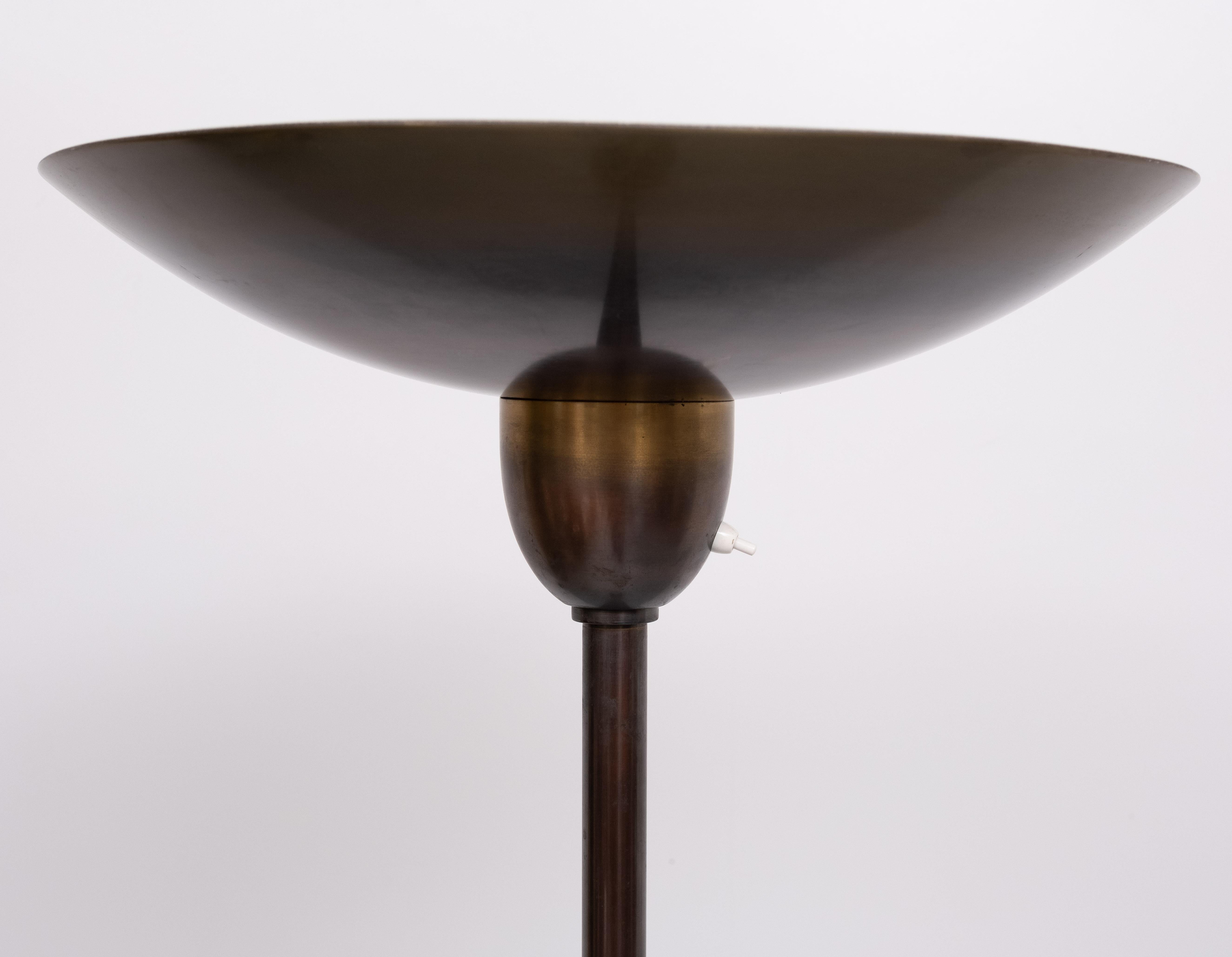 Very nice Art Deco Floor lamp .Bronze colored Brass . Up-lighter .
2 large E27 bulbs needed . very good condition .no dents . 
handmade . 
 
    please ask for better shipping solutions 