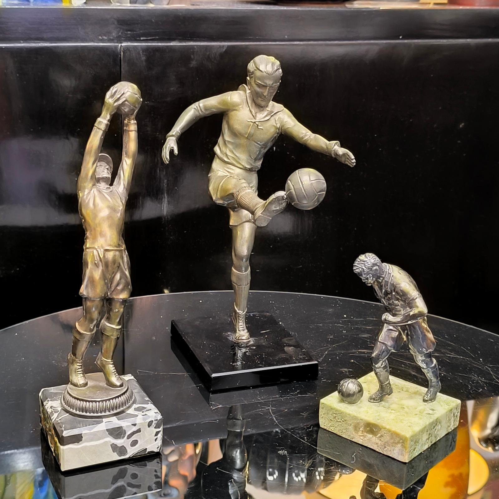 Autentica figura di regula in bronzo patinato, su base di marmo, anni '30, 
