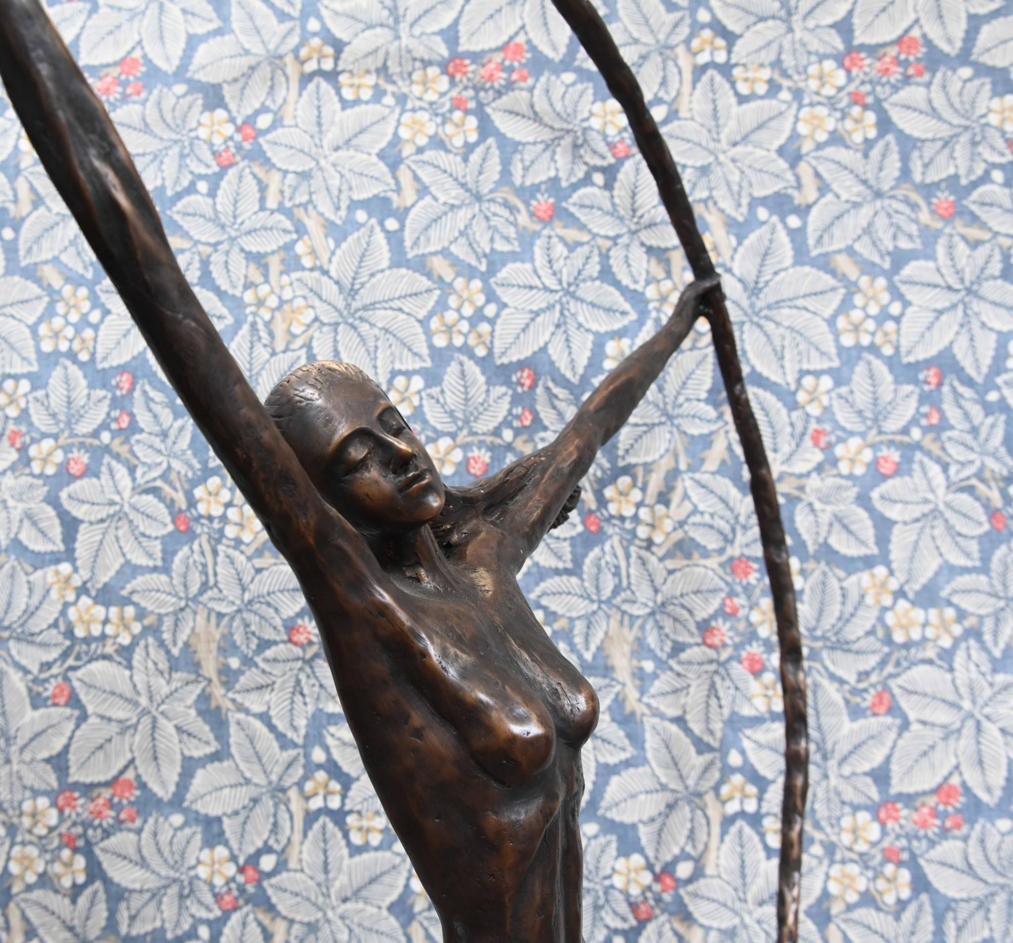 Art Deco Bronze Hoop Dancer Figurine Statue Roaring Twenties en vente 4