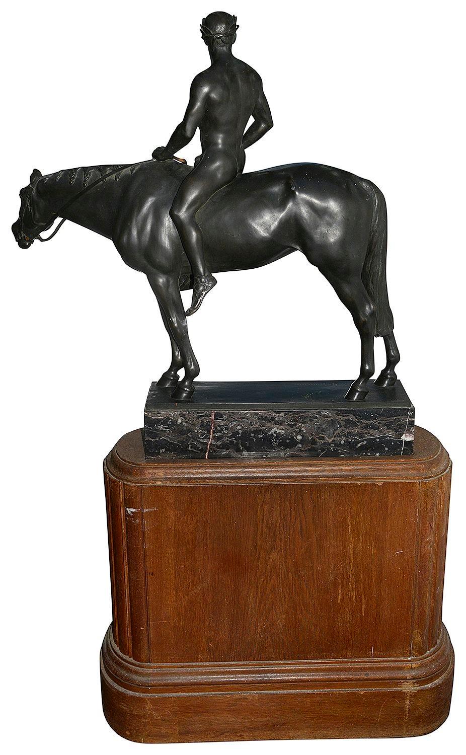 Art Déco Cavaliere in bronzo Art Deco, A. Hulsman. Altezza 162 cm, anni '20 in vendita