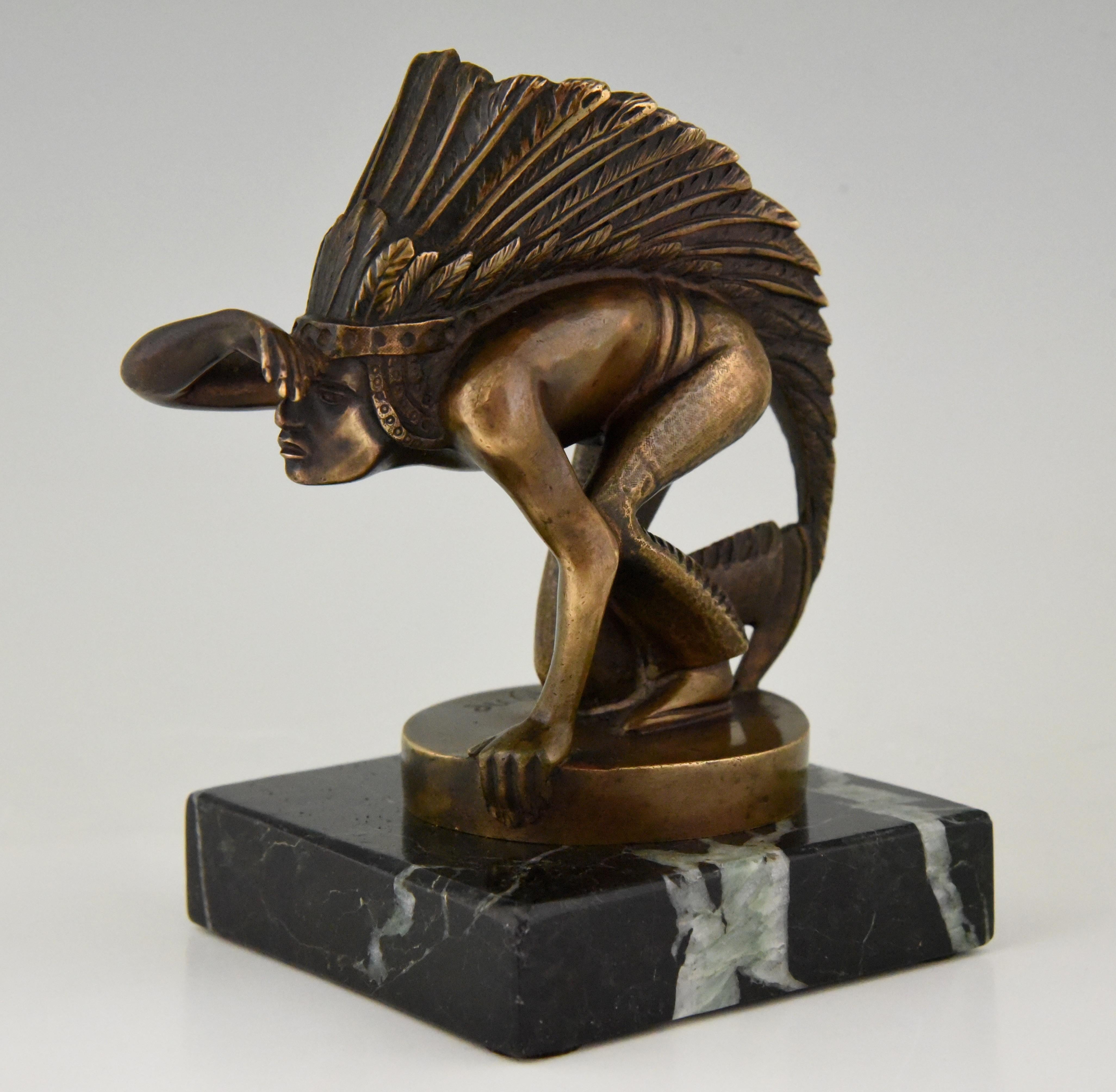 Art déco Mascotte de voiture de vigie indienne en bronze Art Déco Guillaume Laplagne:: 1930