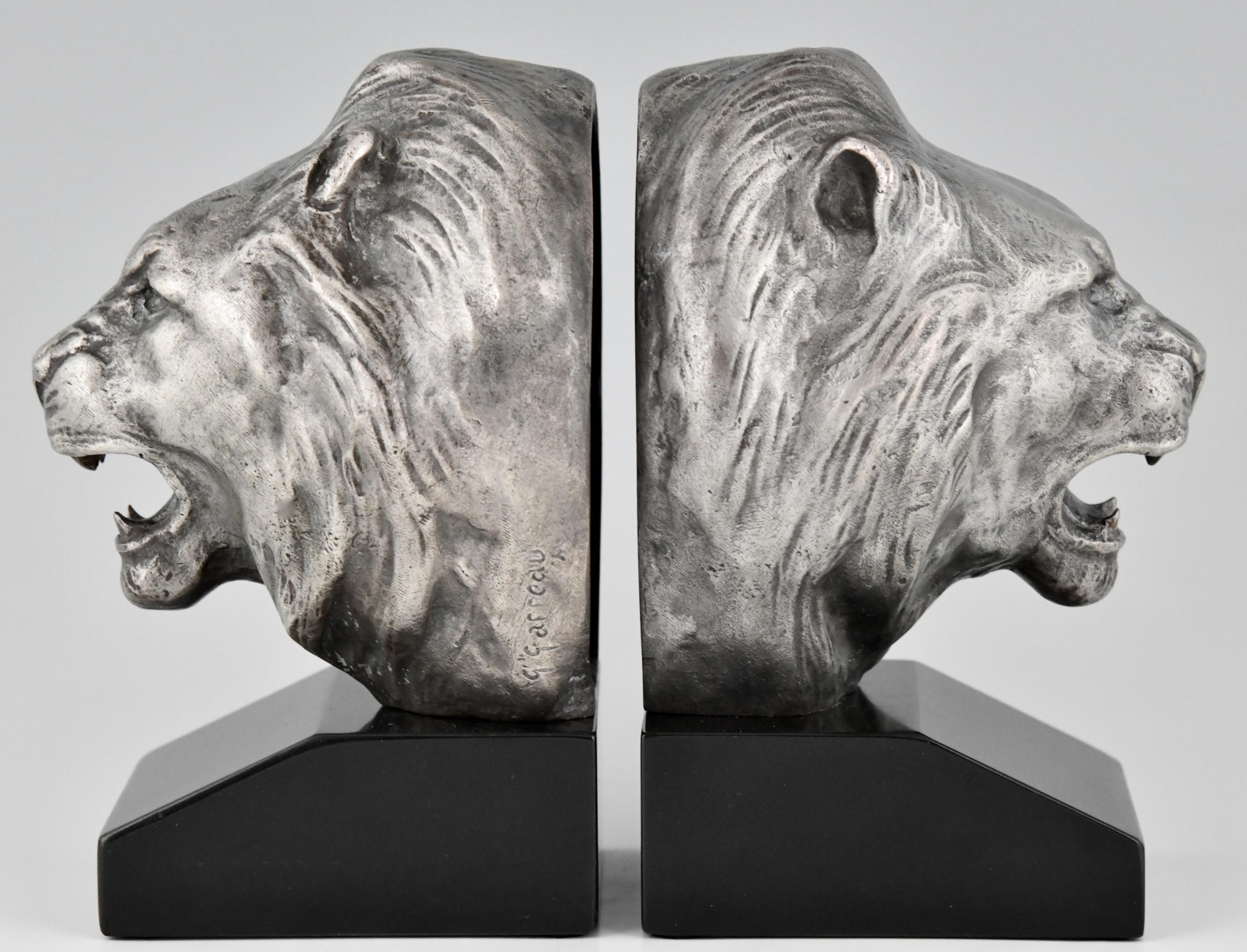 A beautiful pair of Art Deco bronze lion bookends by the French sculptor Georges Raoul Garreau, ca. 1930.
The lions are executed in bronze with a silver patina and are mounted on fine Belgian black marble bases

Literature: “Dictionnaire illustré