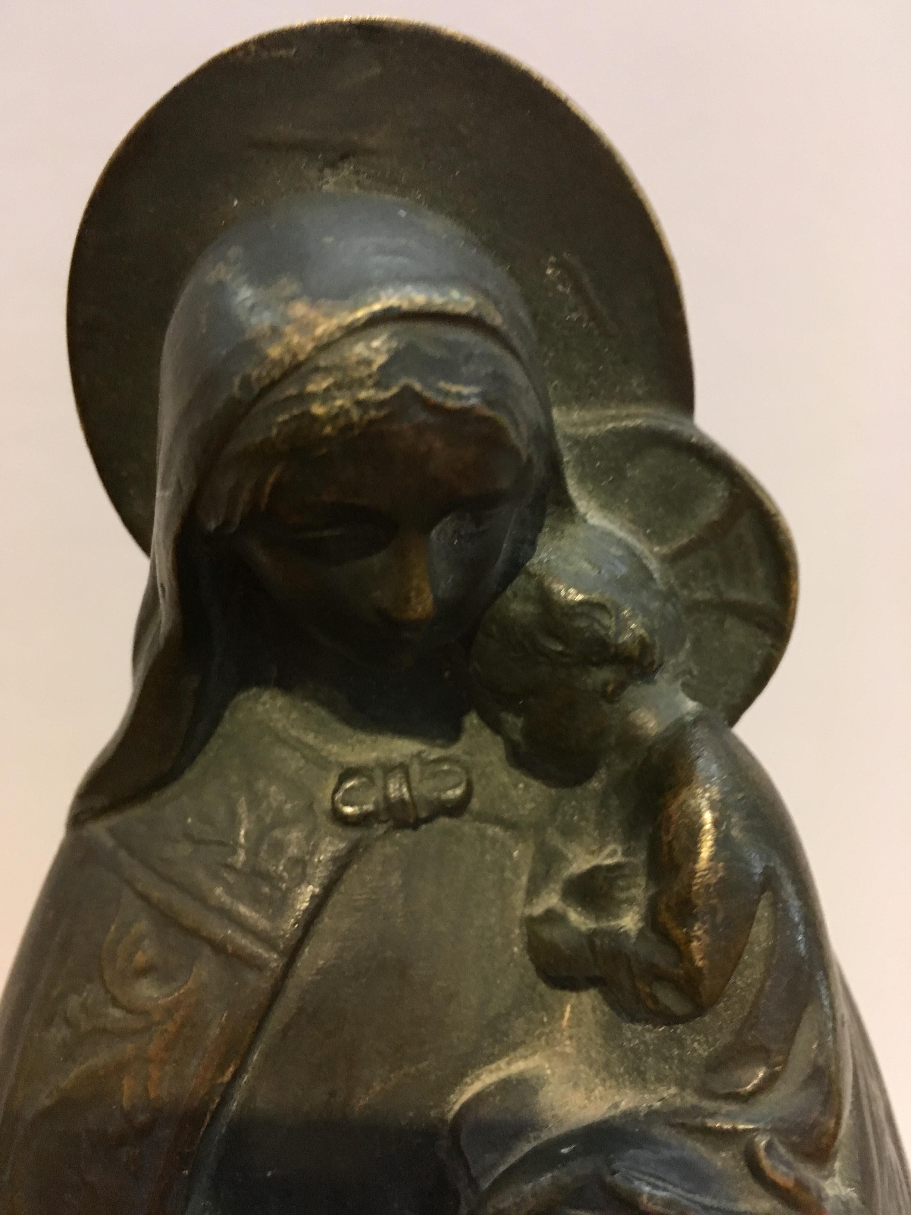 Good Art Deco bronze of Madonna and child mounted on s marble base.

The back of the figure signed Lara.

The paper on the base has lots of different signatures, it must have been a presentation piece.

Measures: Height 29 cm (12