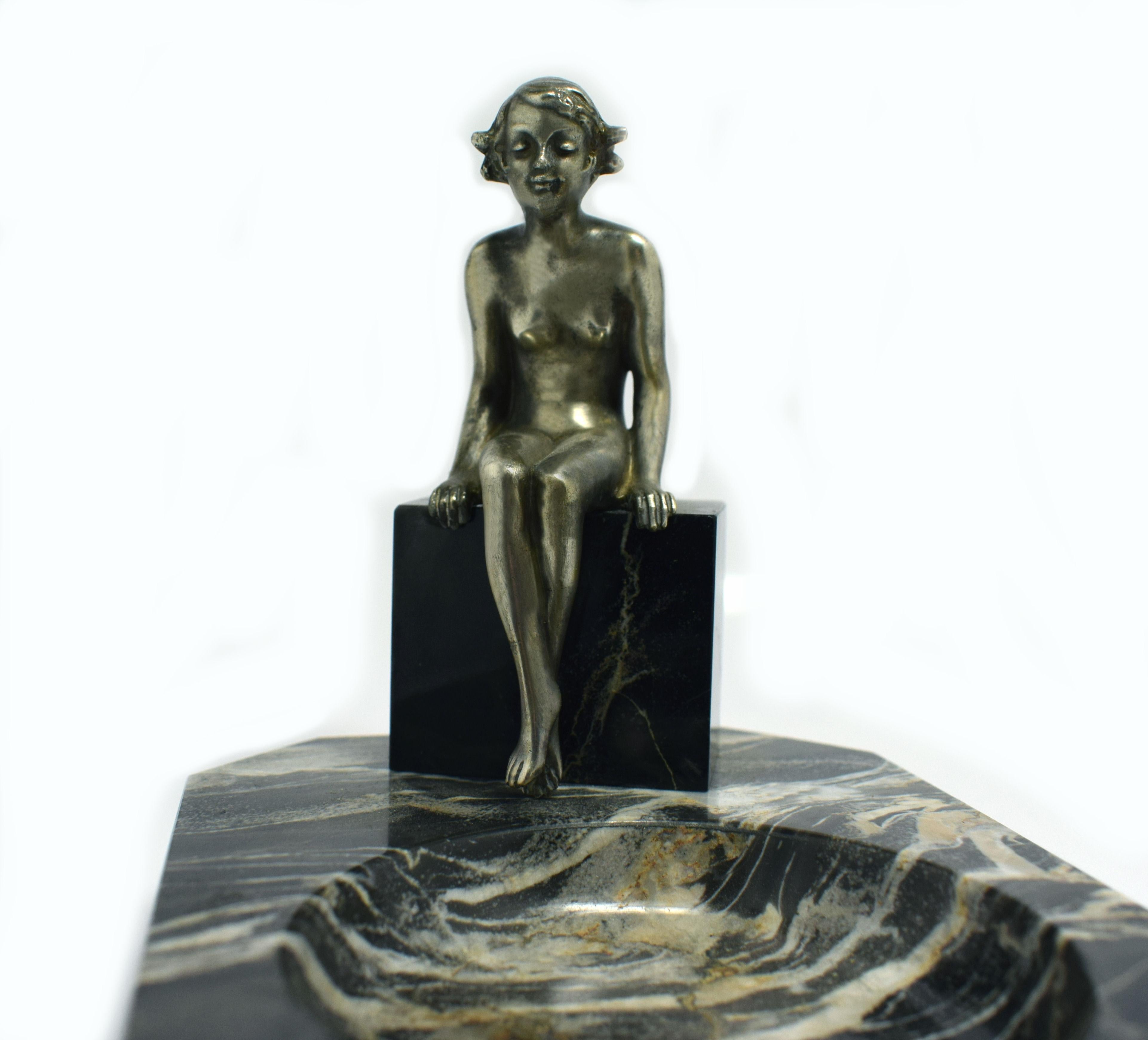 Beautifully detailed little Austrian bronze of a nude young women sat on the side of a vide poche, not signed but most definitely by Josef Lorenzl. This would make a lovely pin tray to a desk or for a dressing table. Solid tri colored marble base,