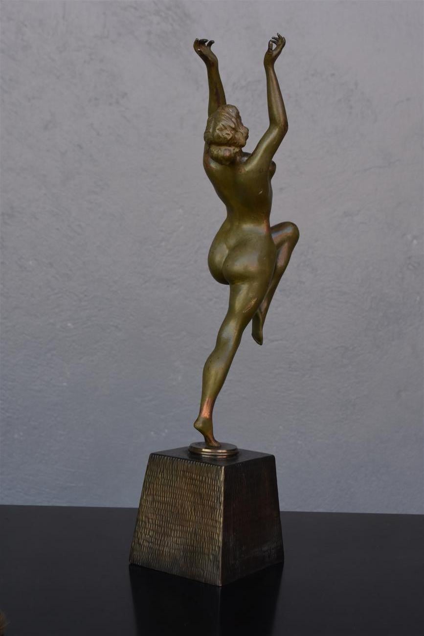 Bronze dancer nude. Green patina green, circa 1930 by Art Deco sculptor Calot and Debraz foundry in Brussels.