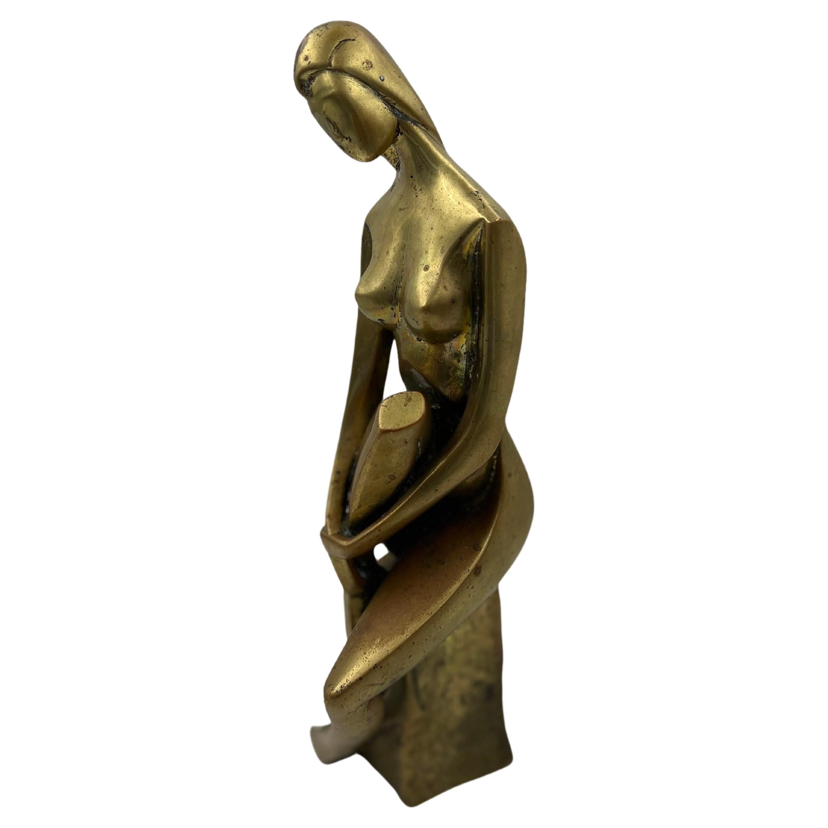 A very attractive vintage art deco bronze nude sculpture, circa 1940s.  The piece is in good condition and measures 3