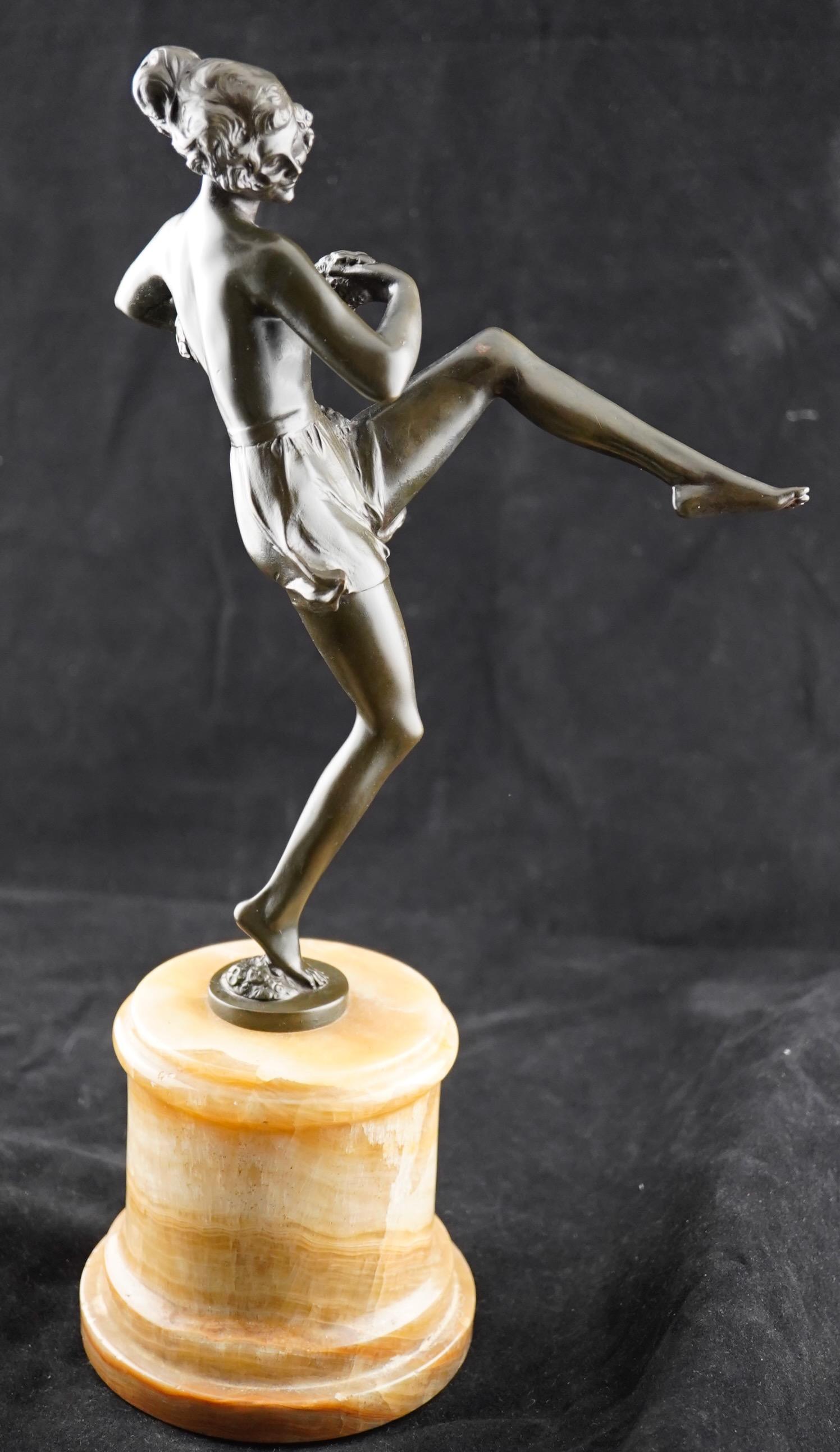 Bronzo Art Deco di un semi-nudo  Ballerina di fiori di primavera di Bruno Zach. in vendita 1