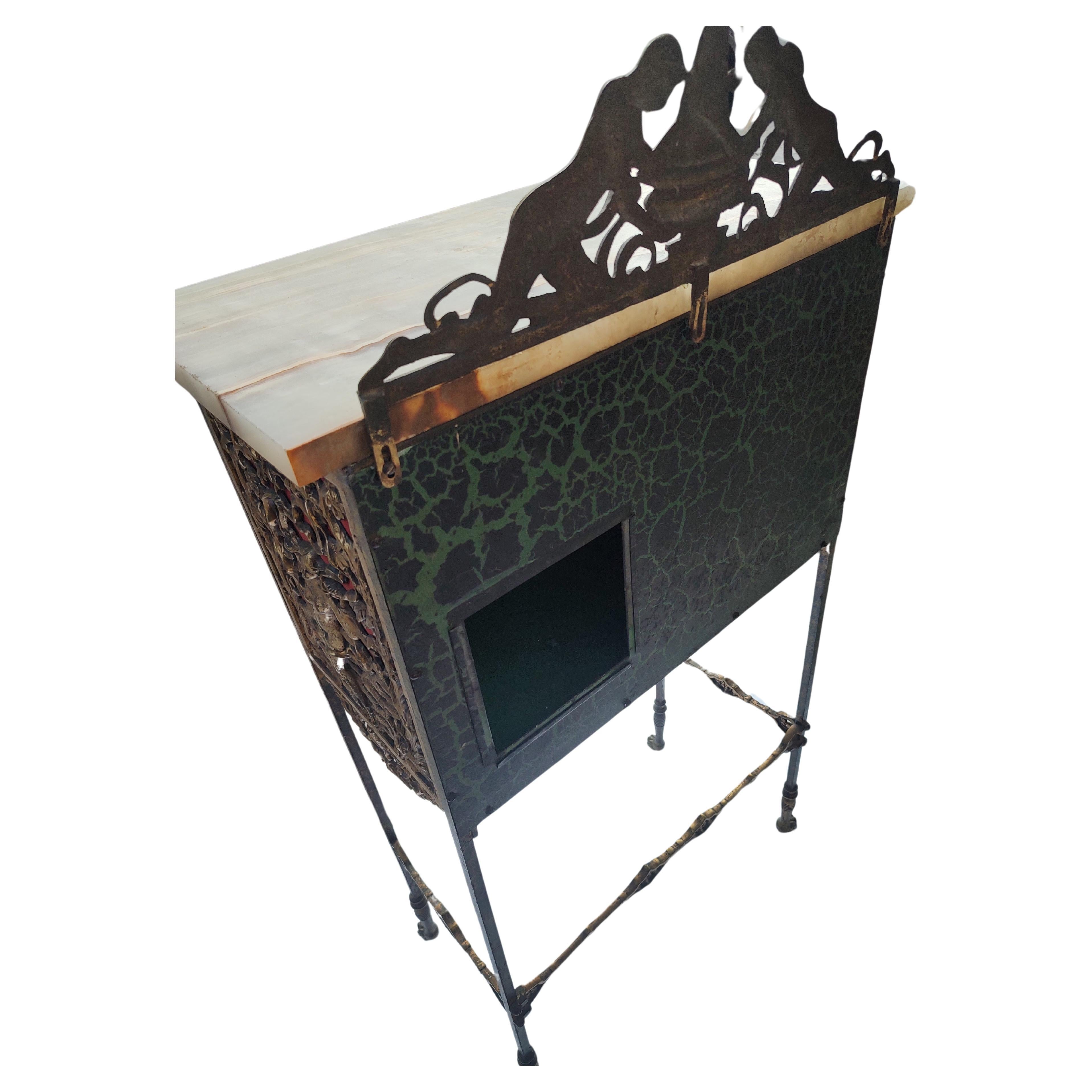 Américain Meuble de rangement Art Déco à 2 portes en bronze et onyx d'Oscar Bach C 1930 en vente