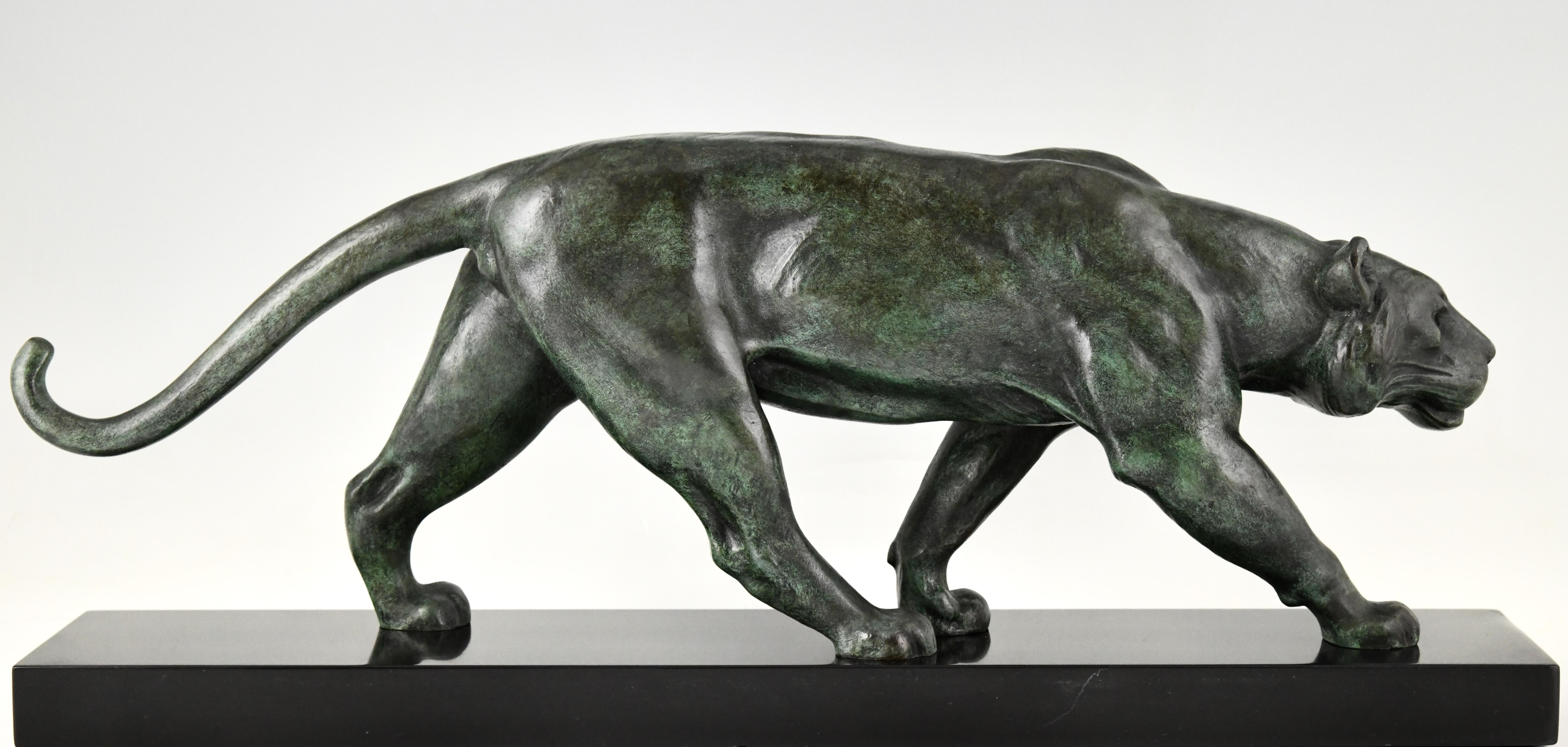 Patiné Sculpture de panthère en bronze Art déco par Alexandre Ouline, France, 1930