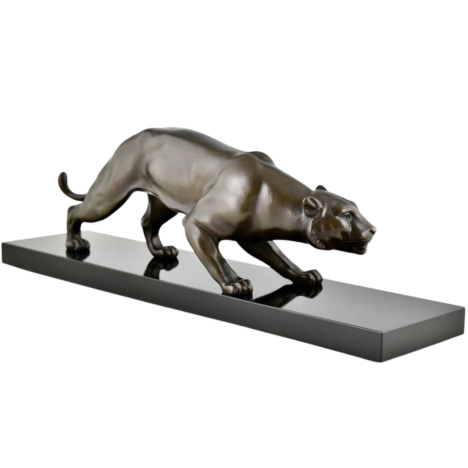 Patiné Sculpture de panthère Art Déco de F. Bauer sur socle en marbre, Autriche, 1930.