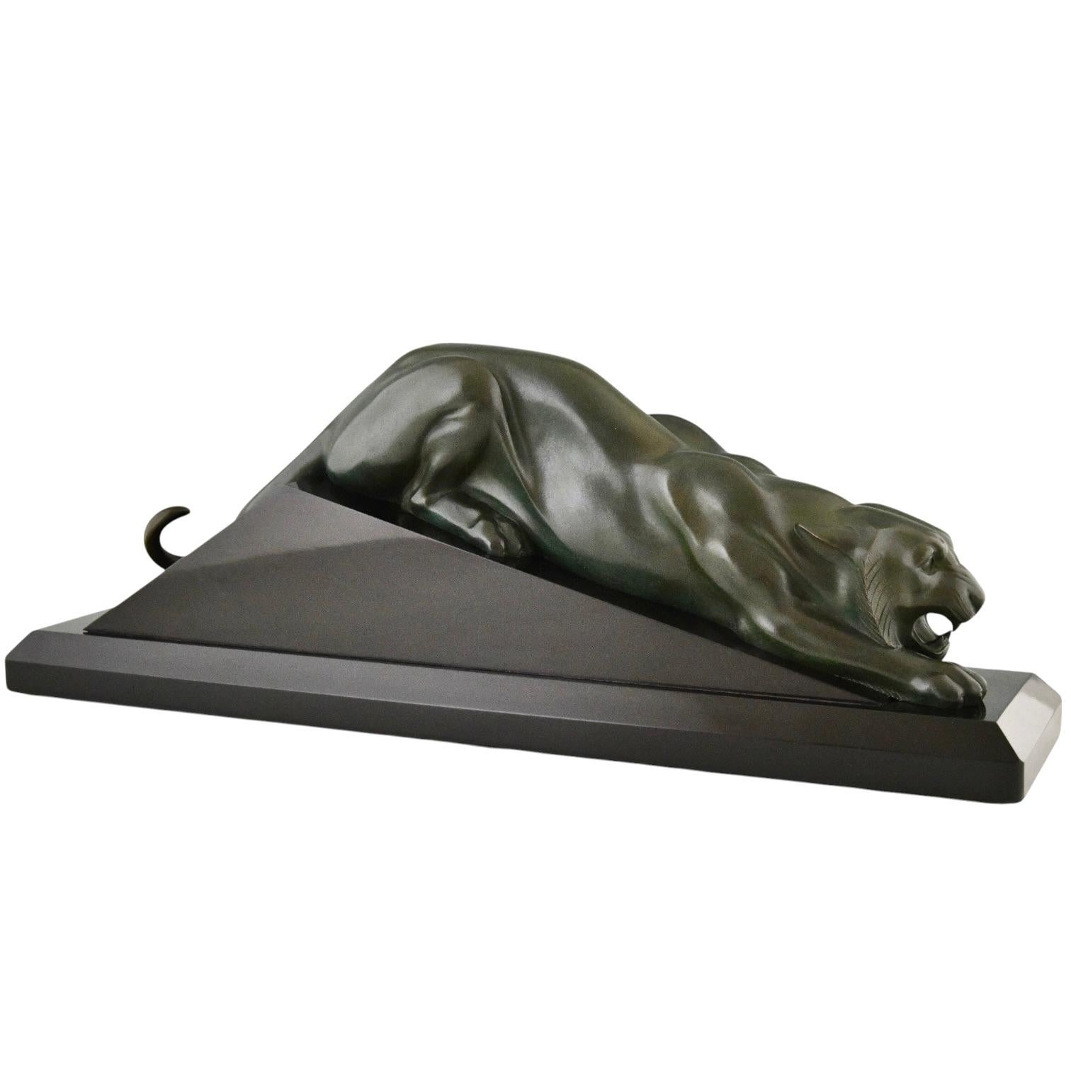 Patinato Scultura di pantera in bronzo Art Deco di Georges Lavroff, numerata, 1935. in vendita