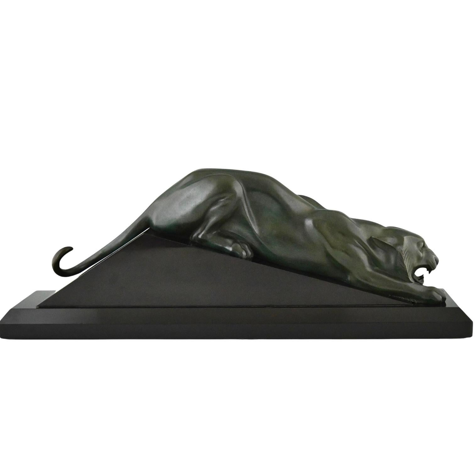 Scultura di pantera in bronzo Art Deco di Georges Lavroff, numerata, 1935. In condizioni buone in vendita a Antwerp, BE