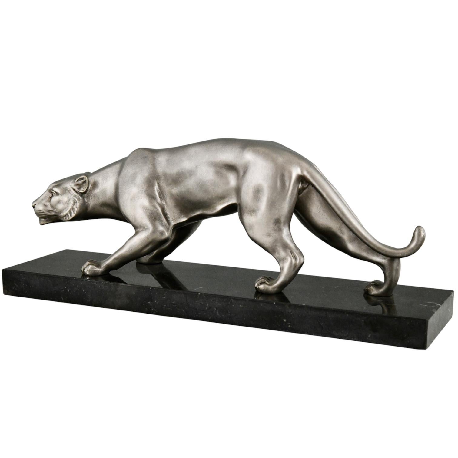 Bronze Sculpture de panthère en bronze Art Déco signée J. Brault en vente