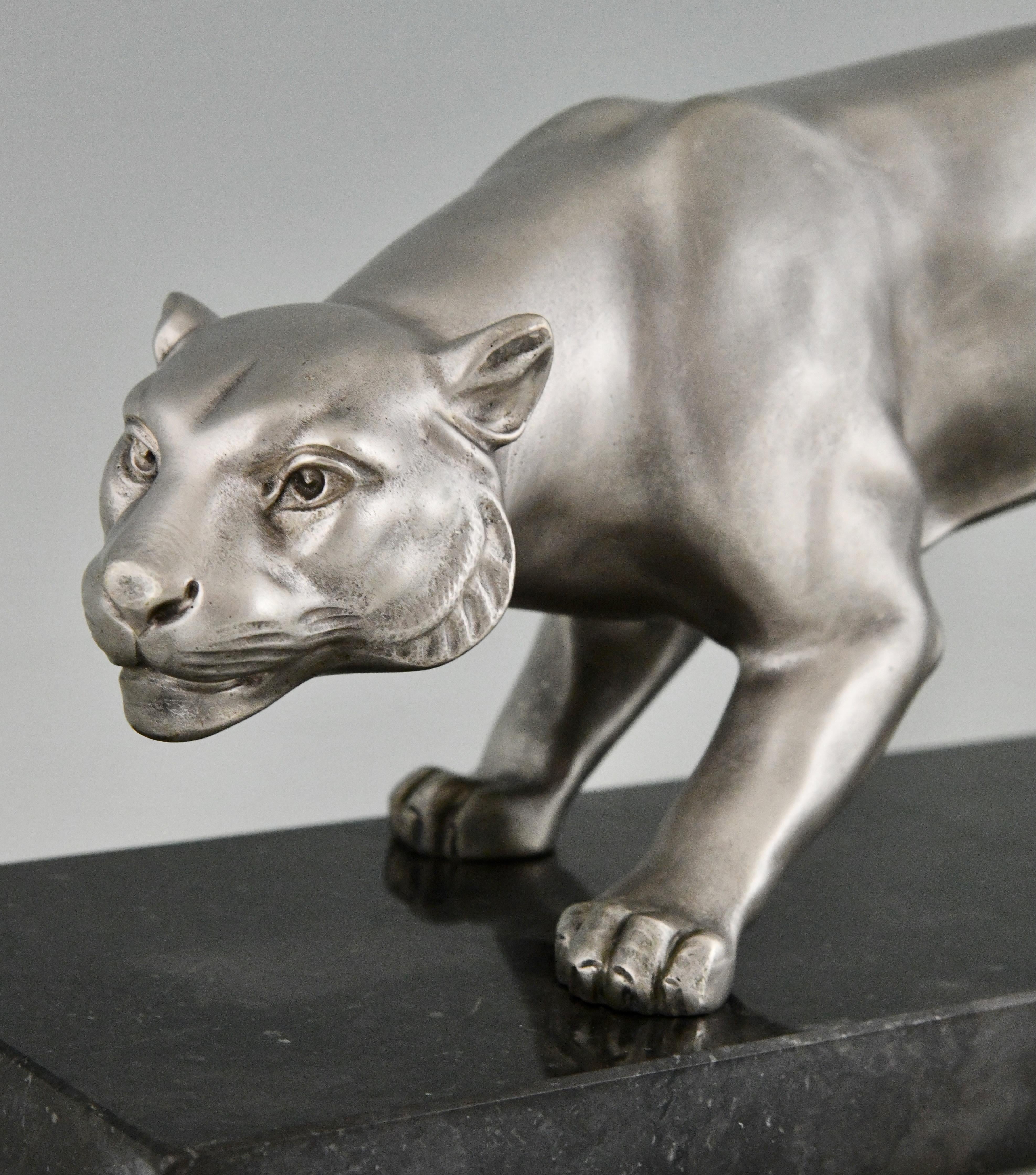 Sculpture de panthère en bronze Art Déco signée J. Brault en vente 1