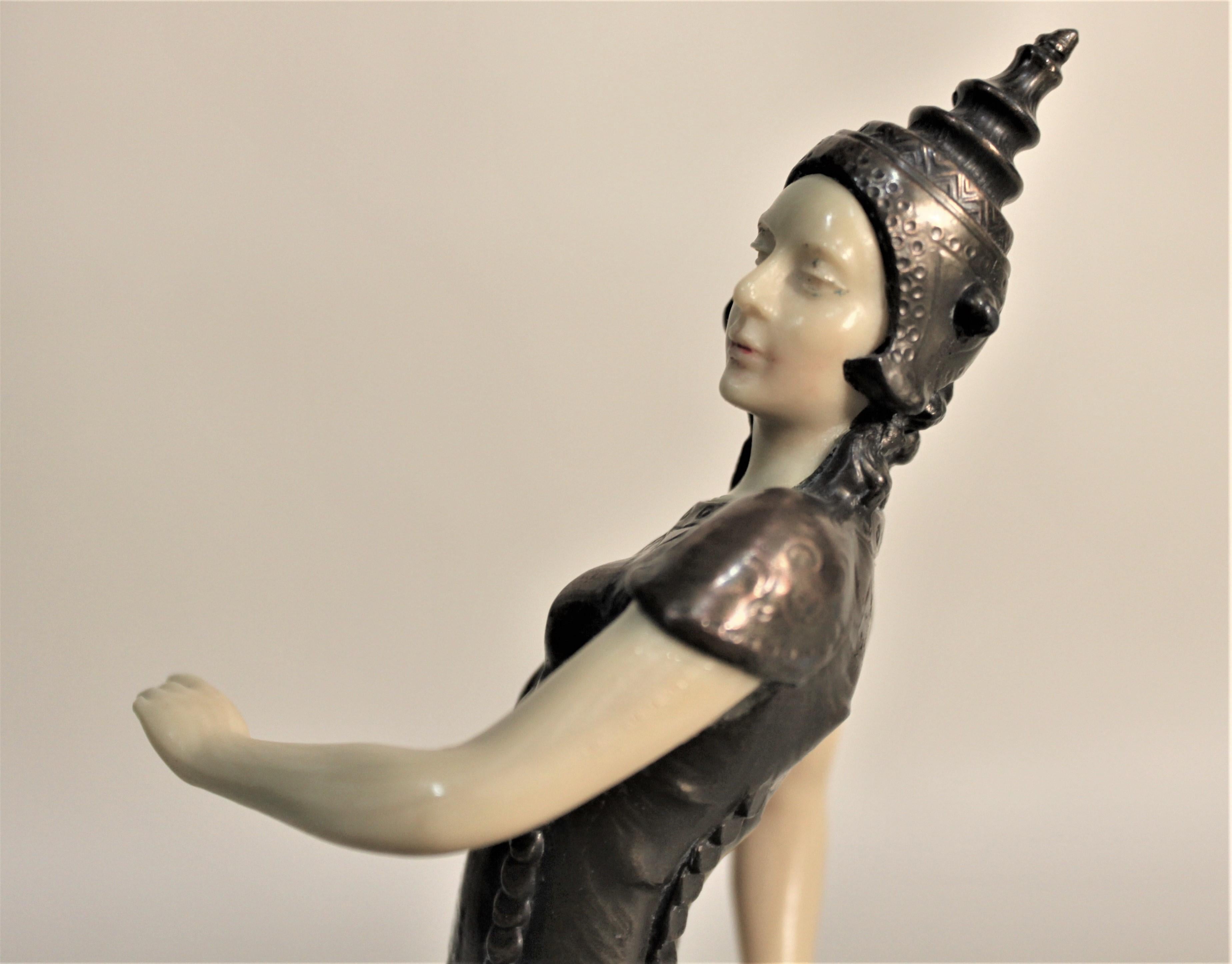 Zinc brut Statue ou figurine de danseuse thaïlandaise en métal coulé patiné en bronze Art Déco en vente