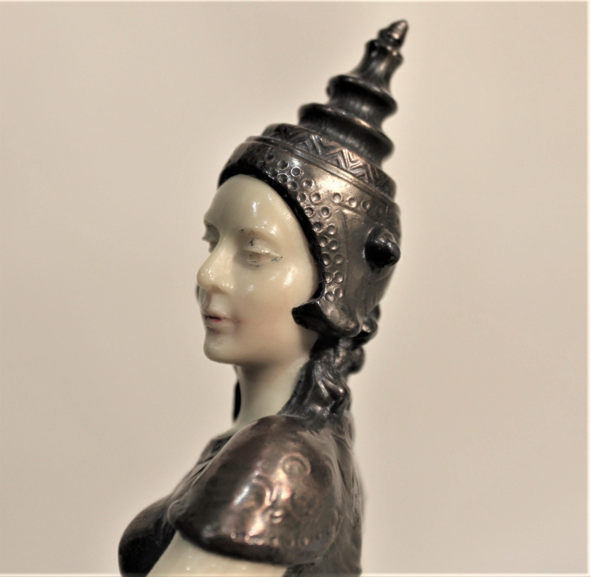 Estatua o Figurilla de Bailarina Tailandesa Art Decó de Bronce Patinado y Metal Fundido en venta 3