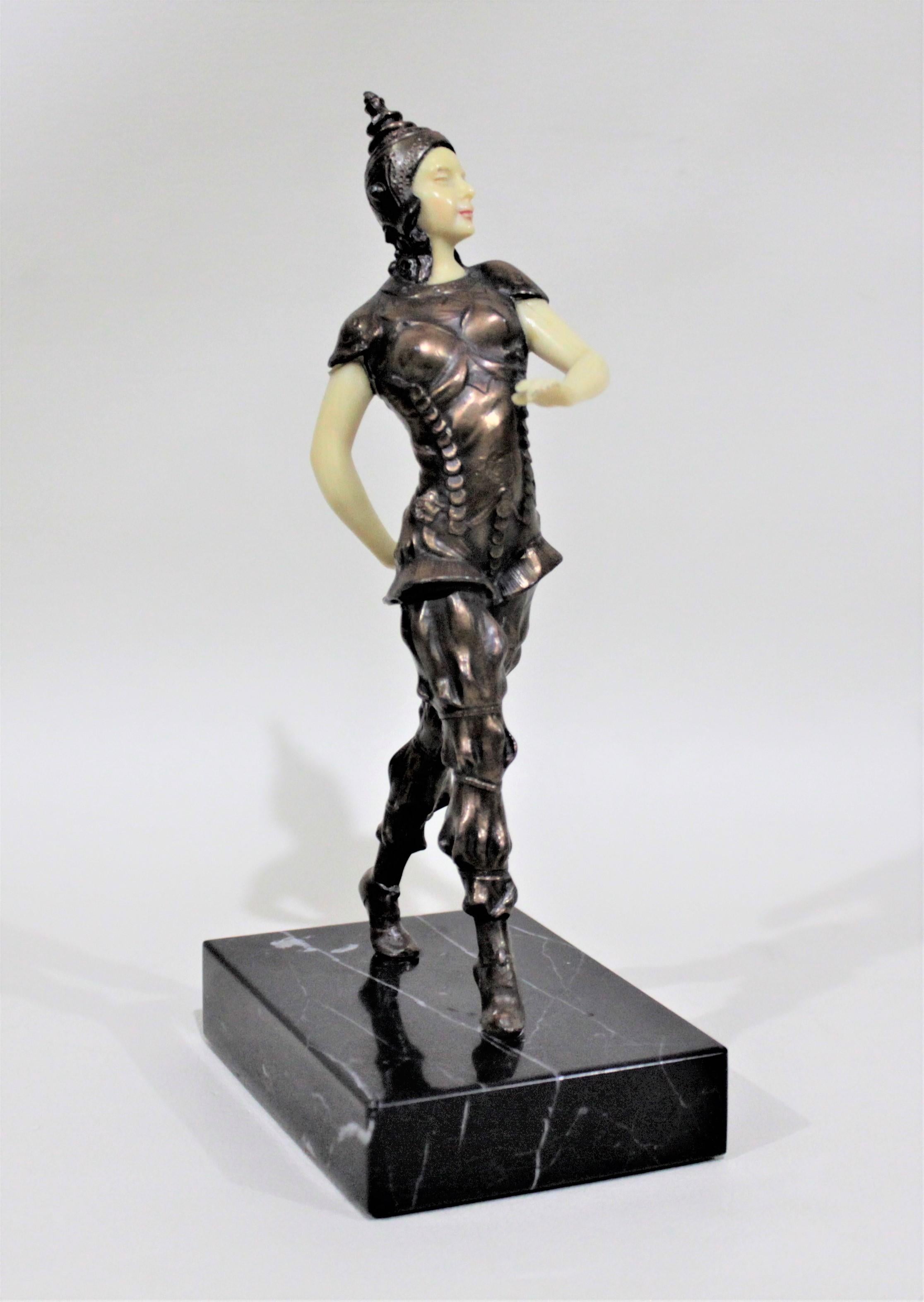 Art Deco Bronze patiniert Metallguss Thai Tänzerin Statue oder Figurine (Art déco) im Angebot