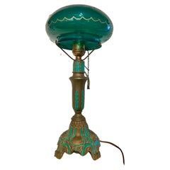 Art Deco Tischlampe aus patinierter Bronze mit Emeralite-Schirm, um 1920