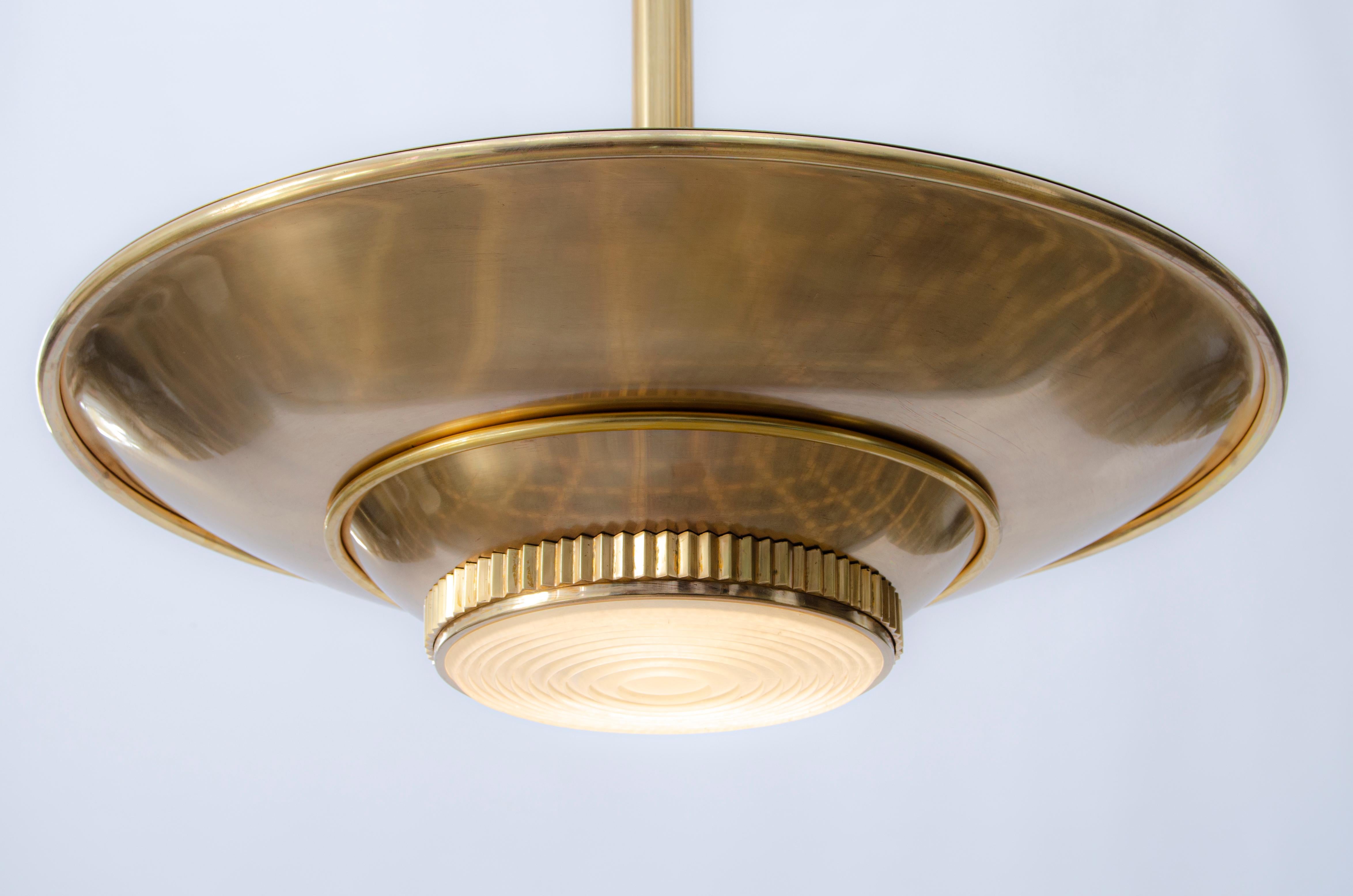 Milieu du XXe siècle Pendentif Art déco en bronze de Jean Perzel en vente