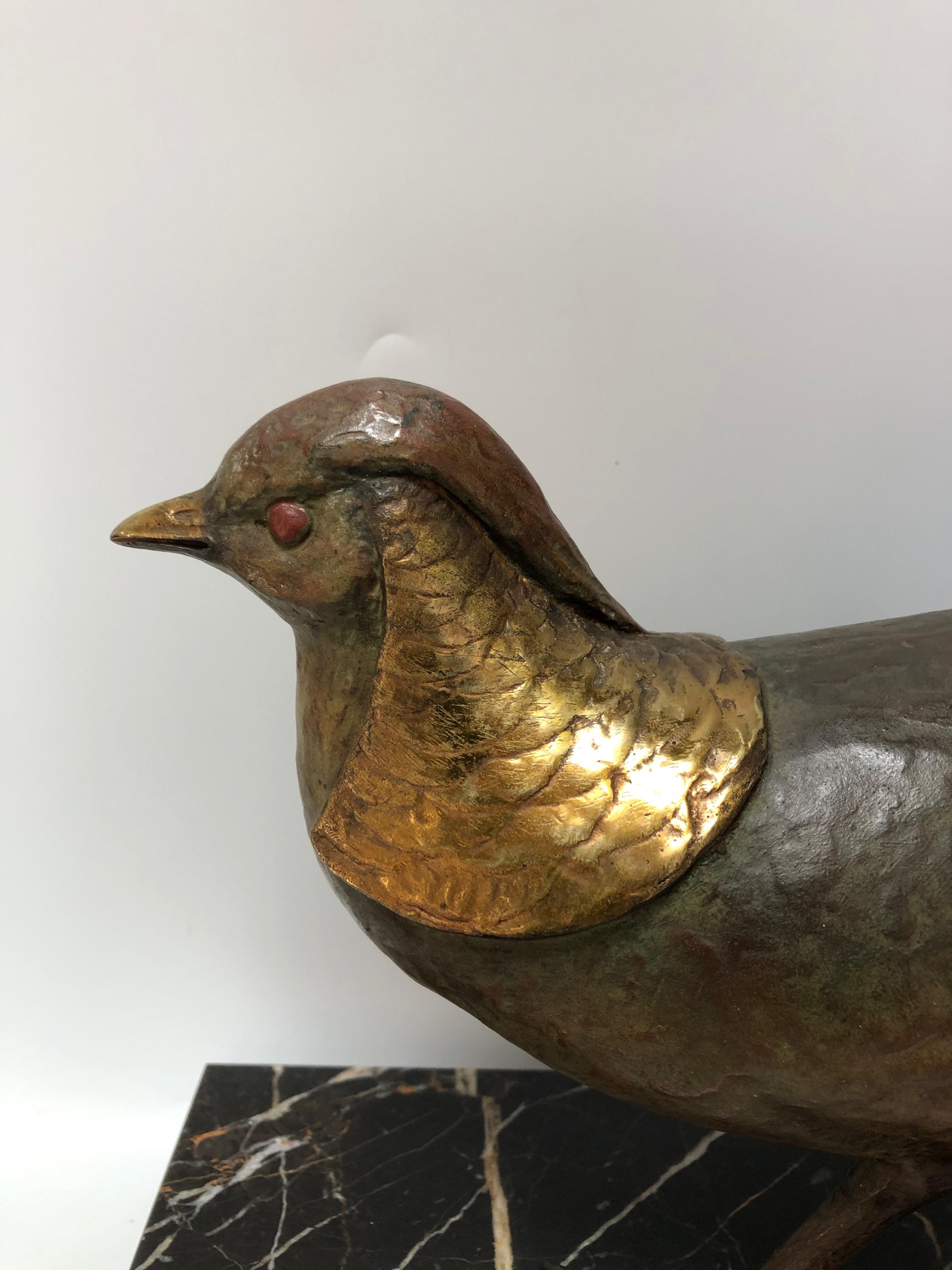 Art deco bronze sculpture circa 1930.
Gilded pheasant with several patinas on a marble base.
Signed L Carvin for Louis Albert Carvin.
In very good condition, note a small chip on the onyx in one of the corners.
Total height: 27 cm
Length: 56