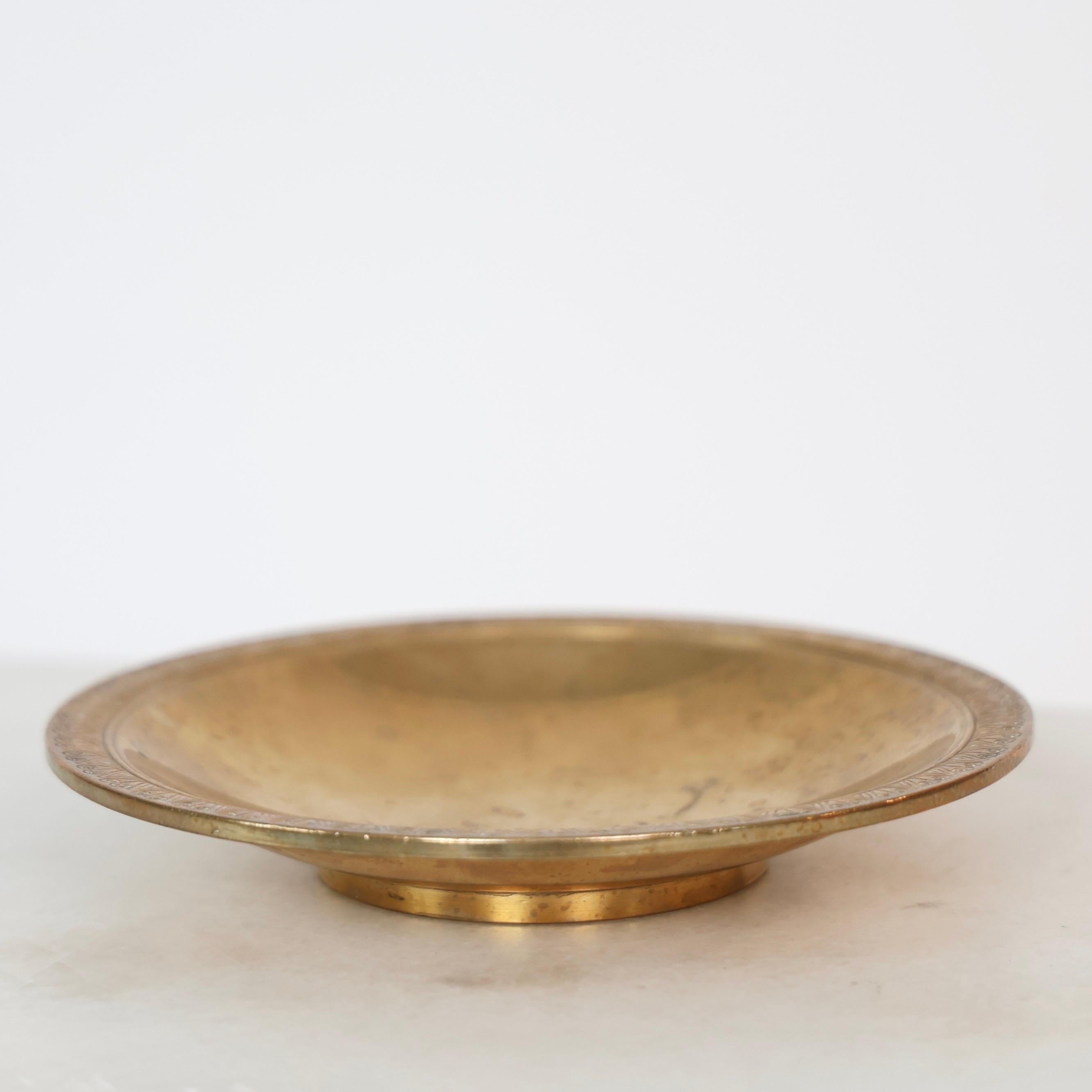 Début du 20ème siècle Assiettes en bronze Art déco réalisées par Just Andersen, années 1920, Danemark en vente